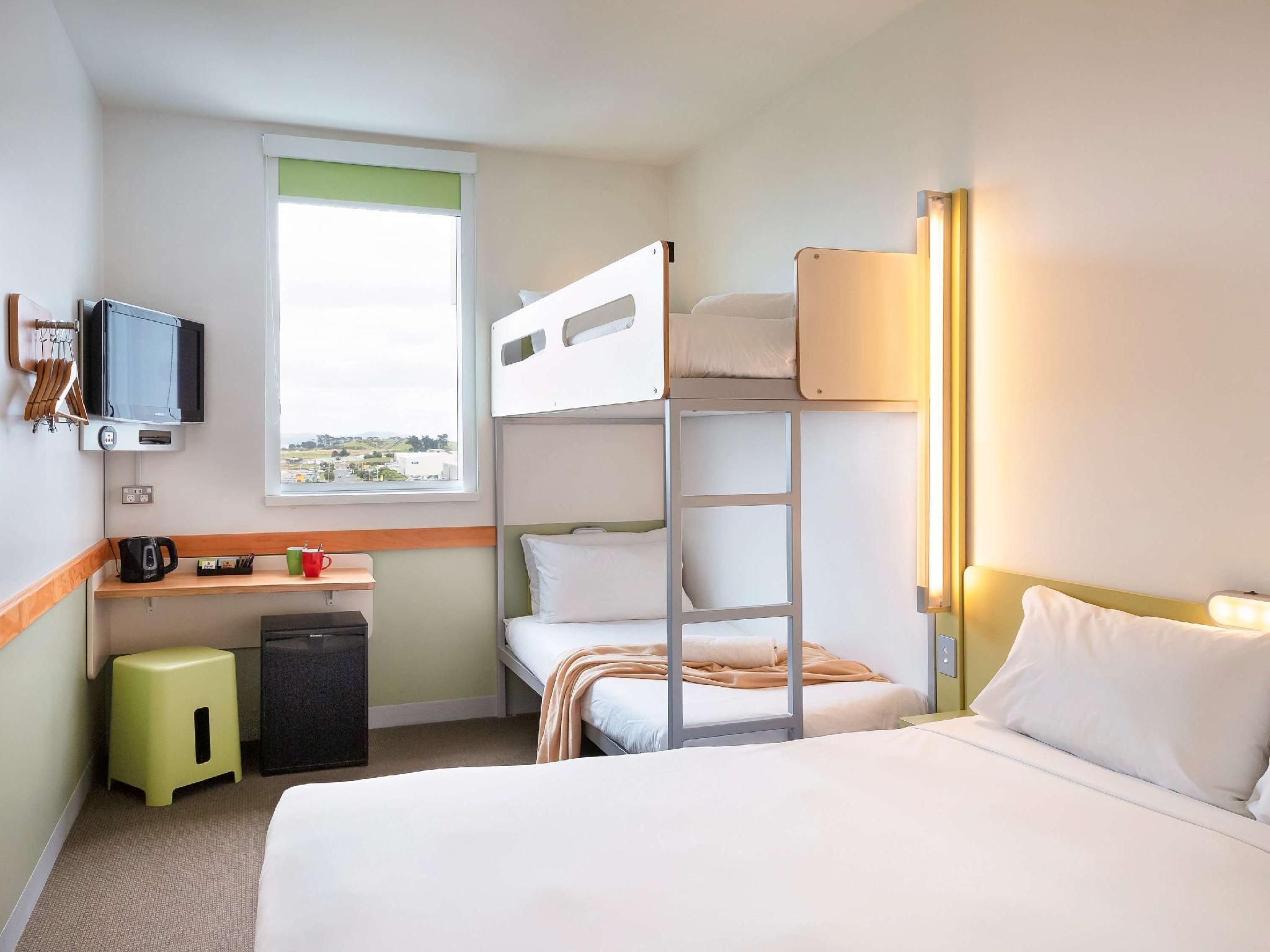 Family Room with 1 Double Bed and 2 Single Bunk Beds