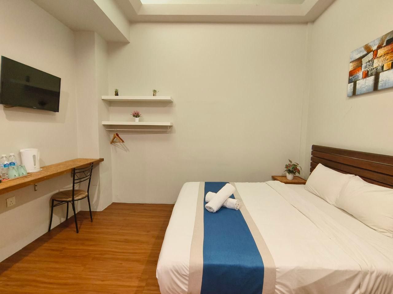 Riverbank Hotel by MRVJ BUSINESS Superior King Room