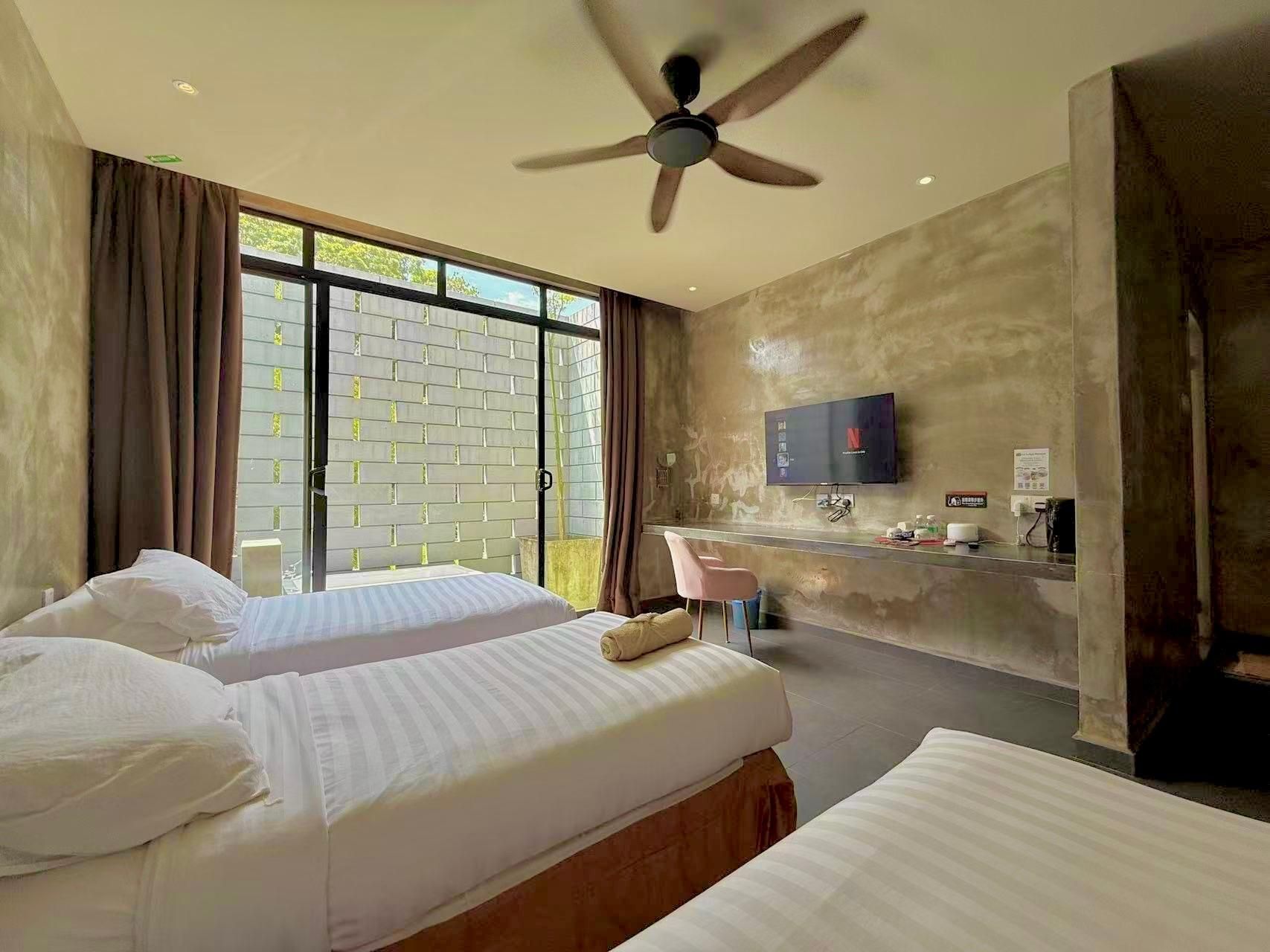Quintuple Family Suite
