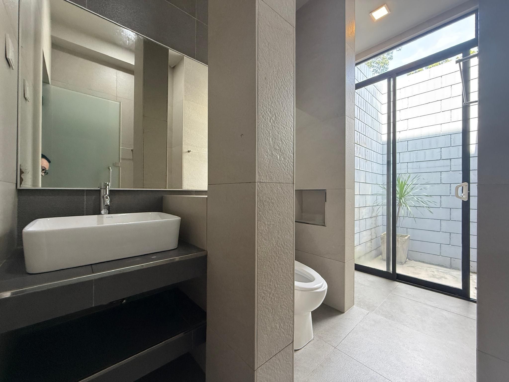 Quintuple Family Suite