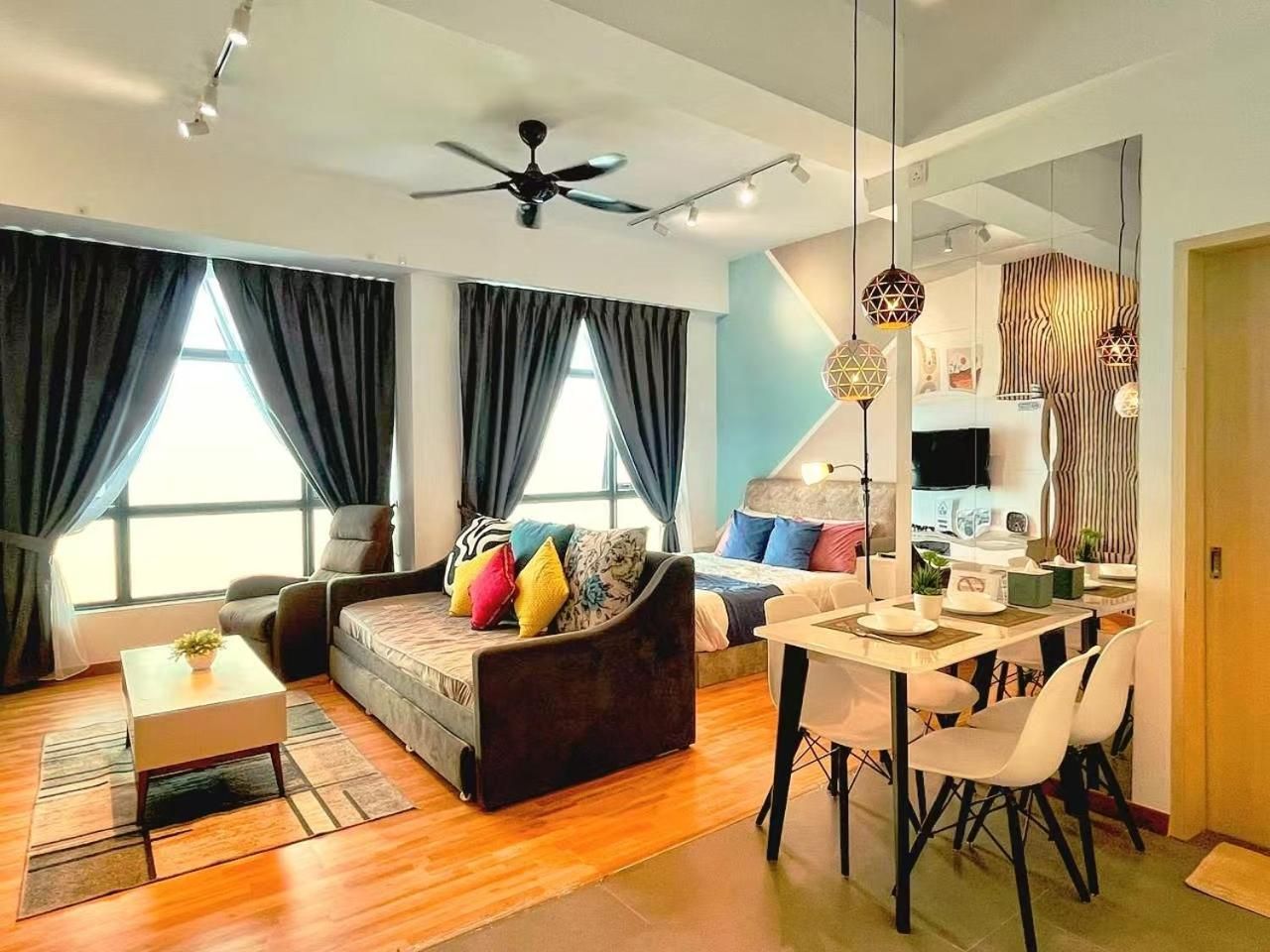 Deluxe Queen Studio 