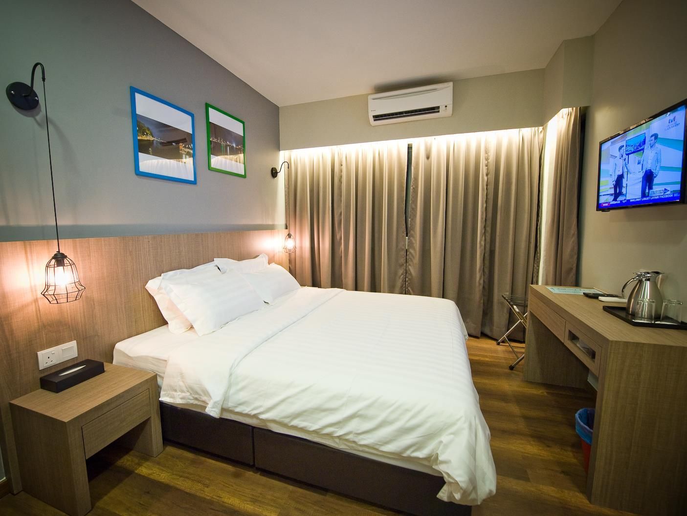 Deluxe King Room with City View