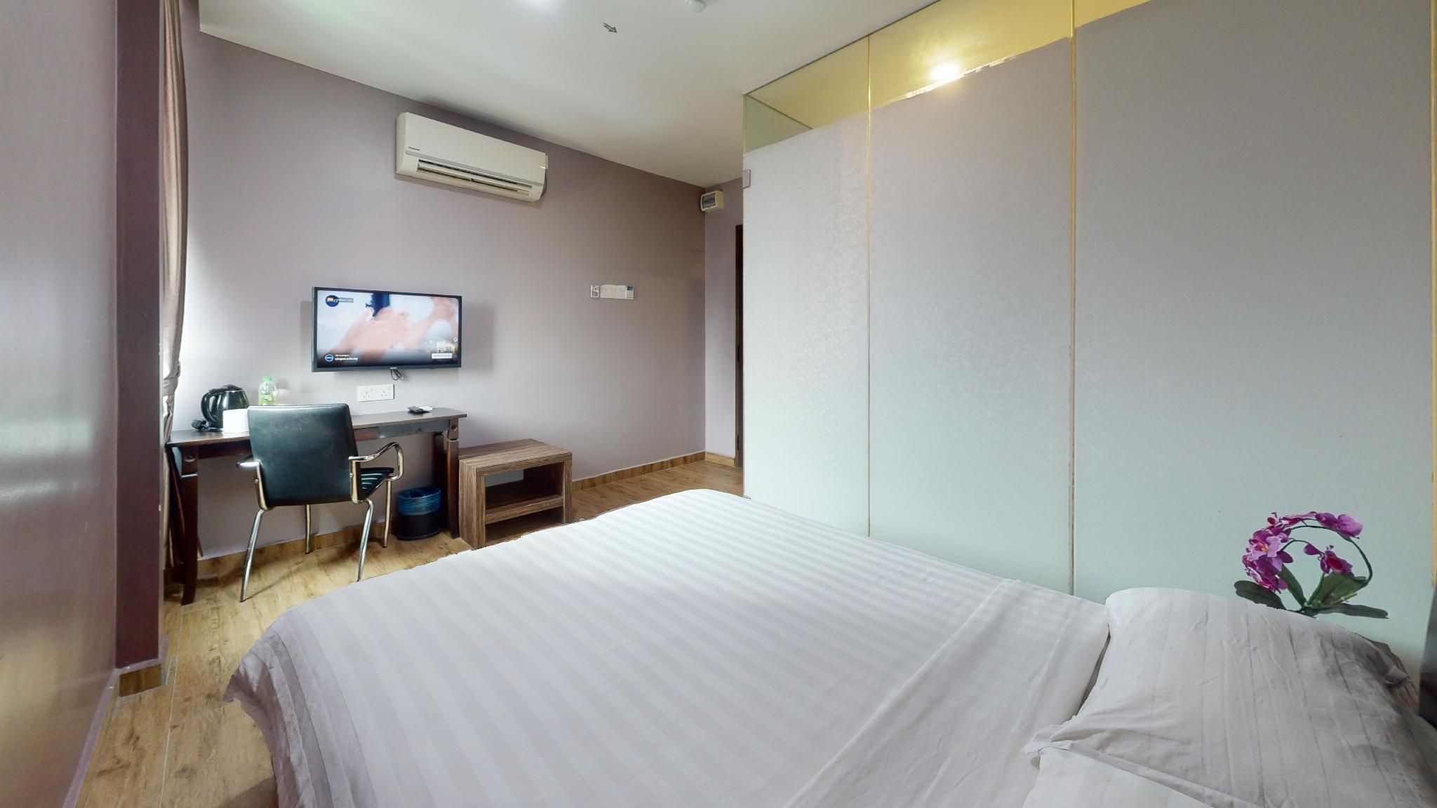 Deluxe Queen Room