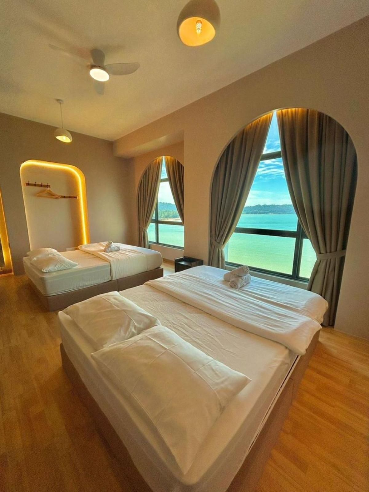 Deluxe Suite with Sea View
