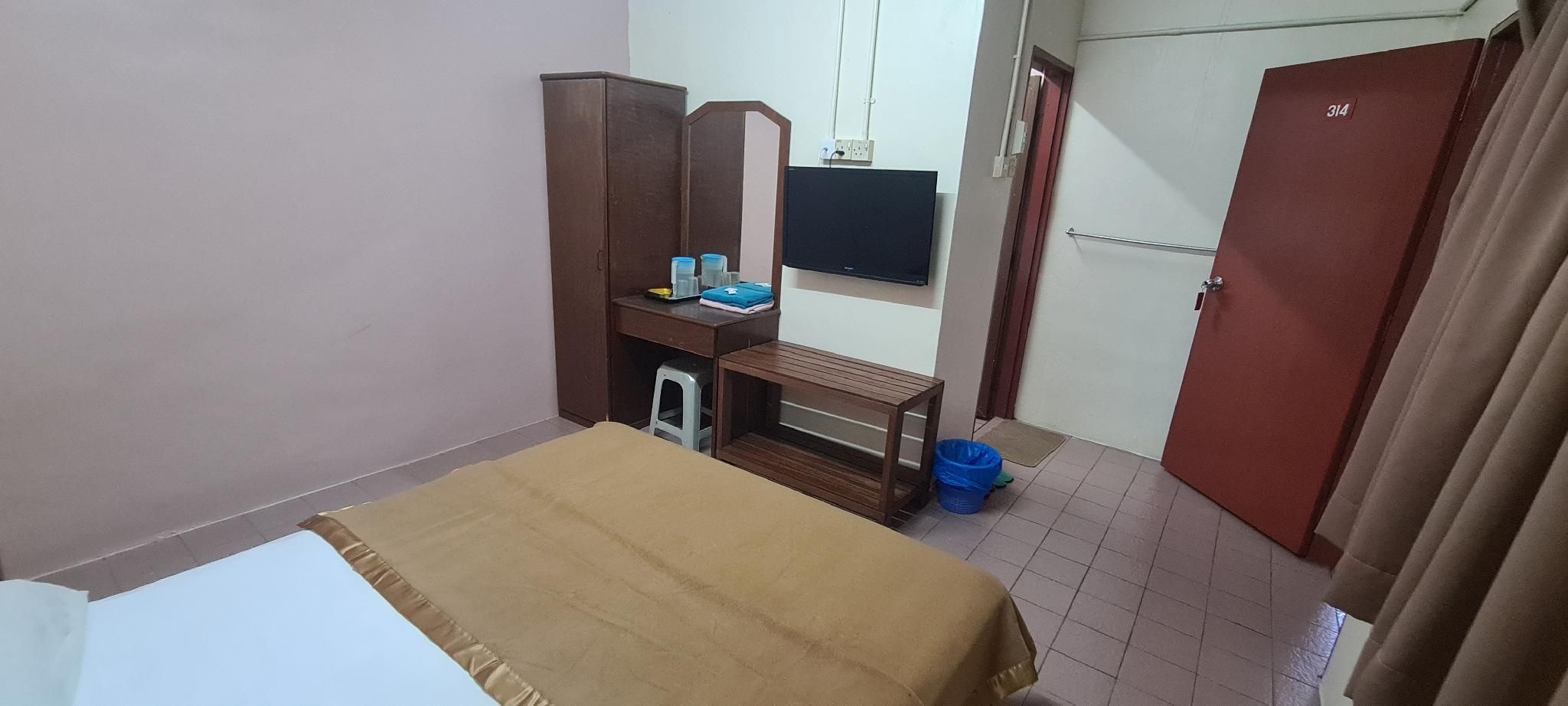 Budget Queen Room