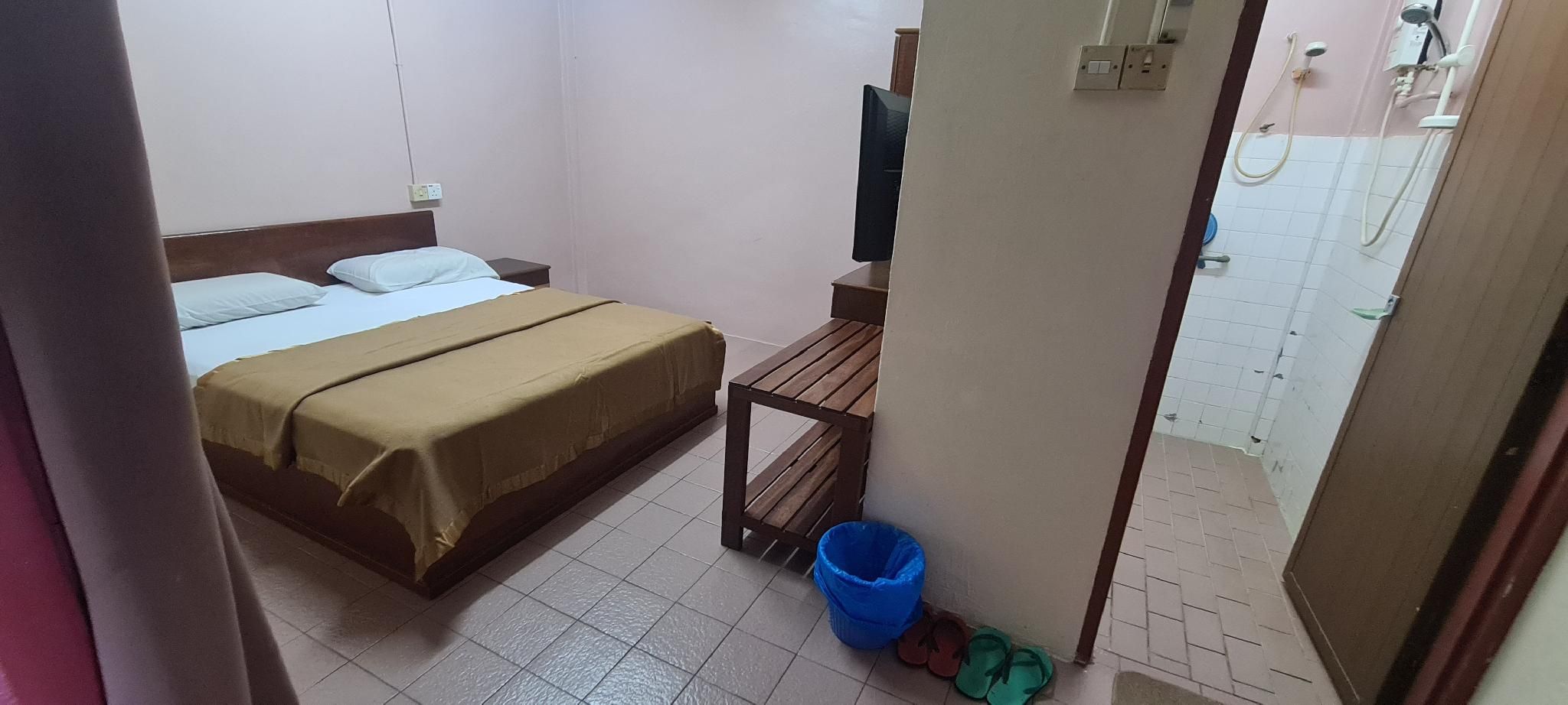 Budget Queen Room