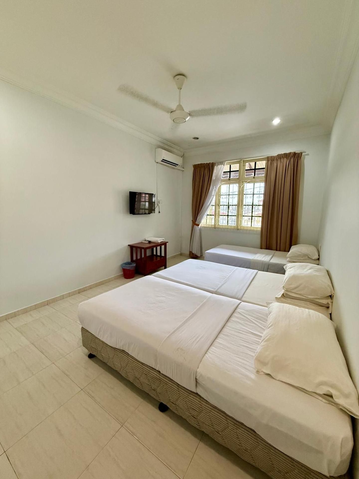 Triple Room with Shared Bathroom