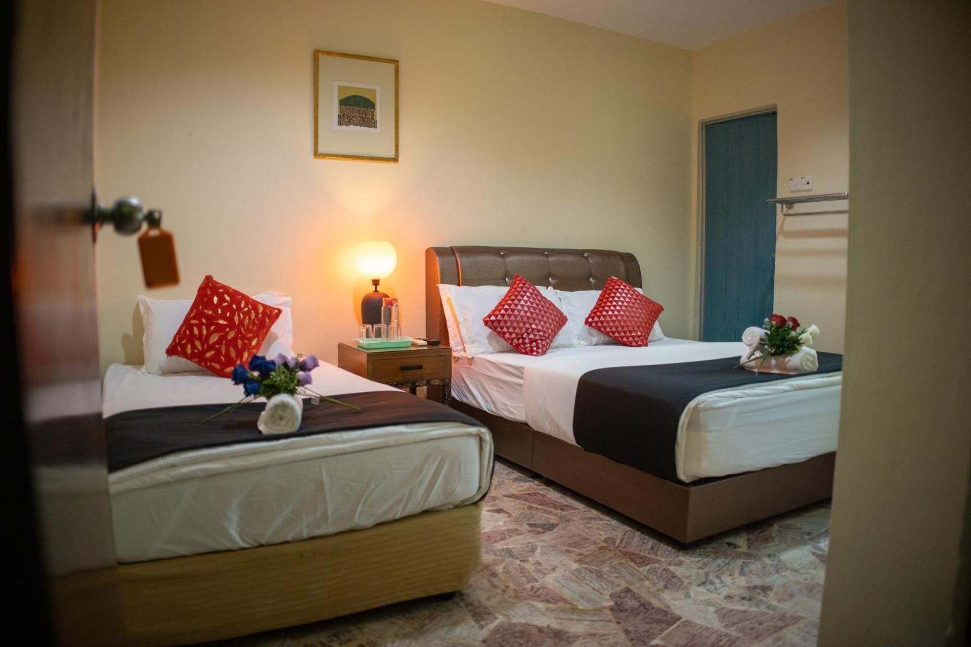 Deluxe Triple Room with Window