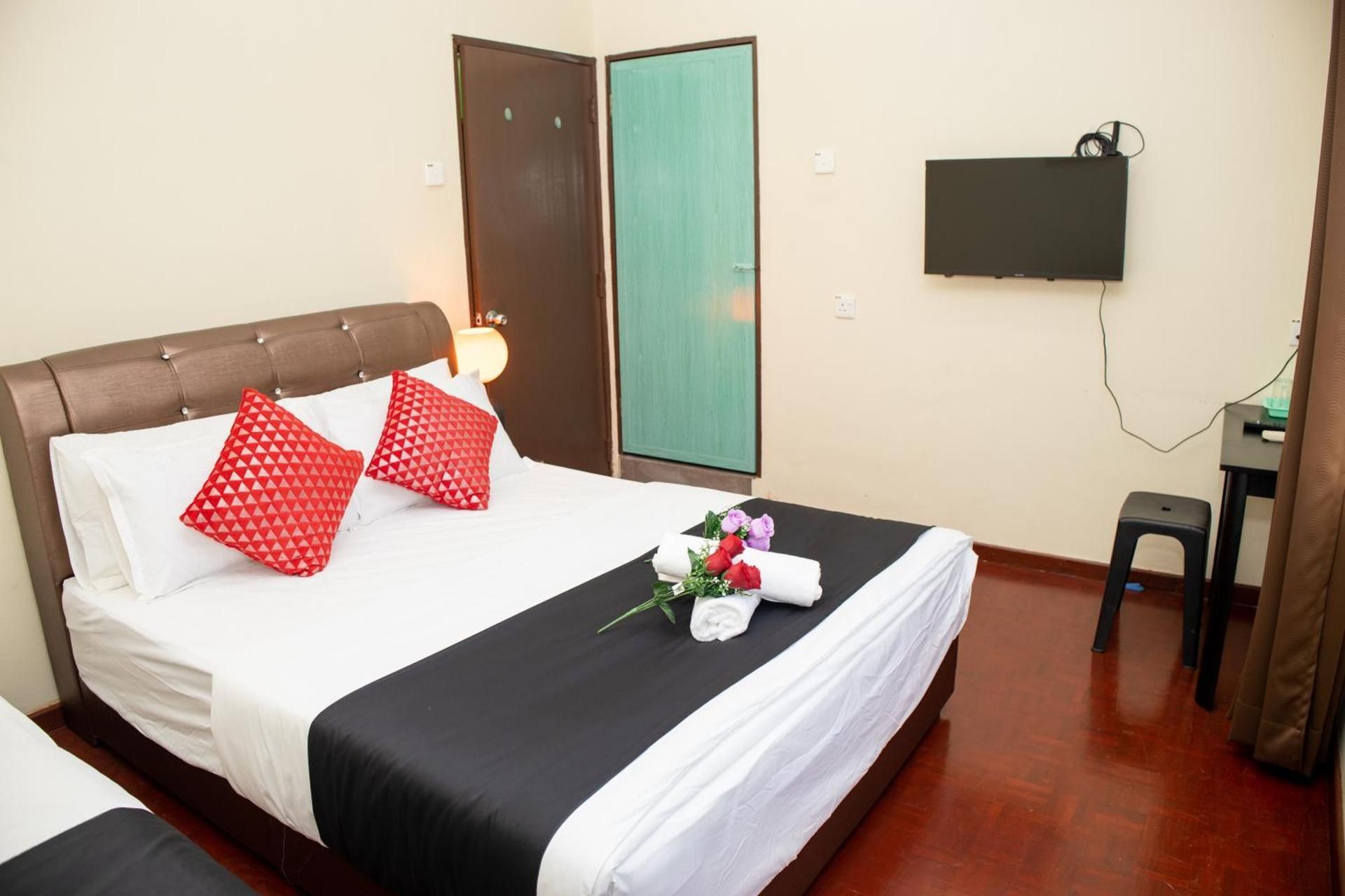 Deluxe Triple Room with Window
