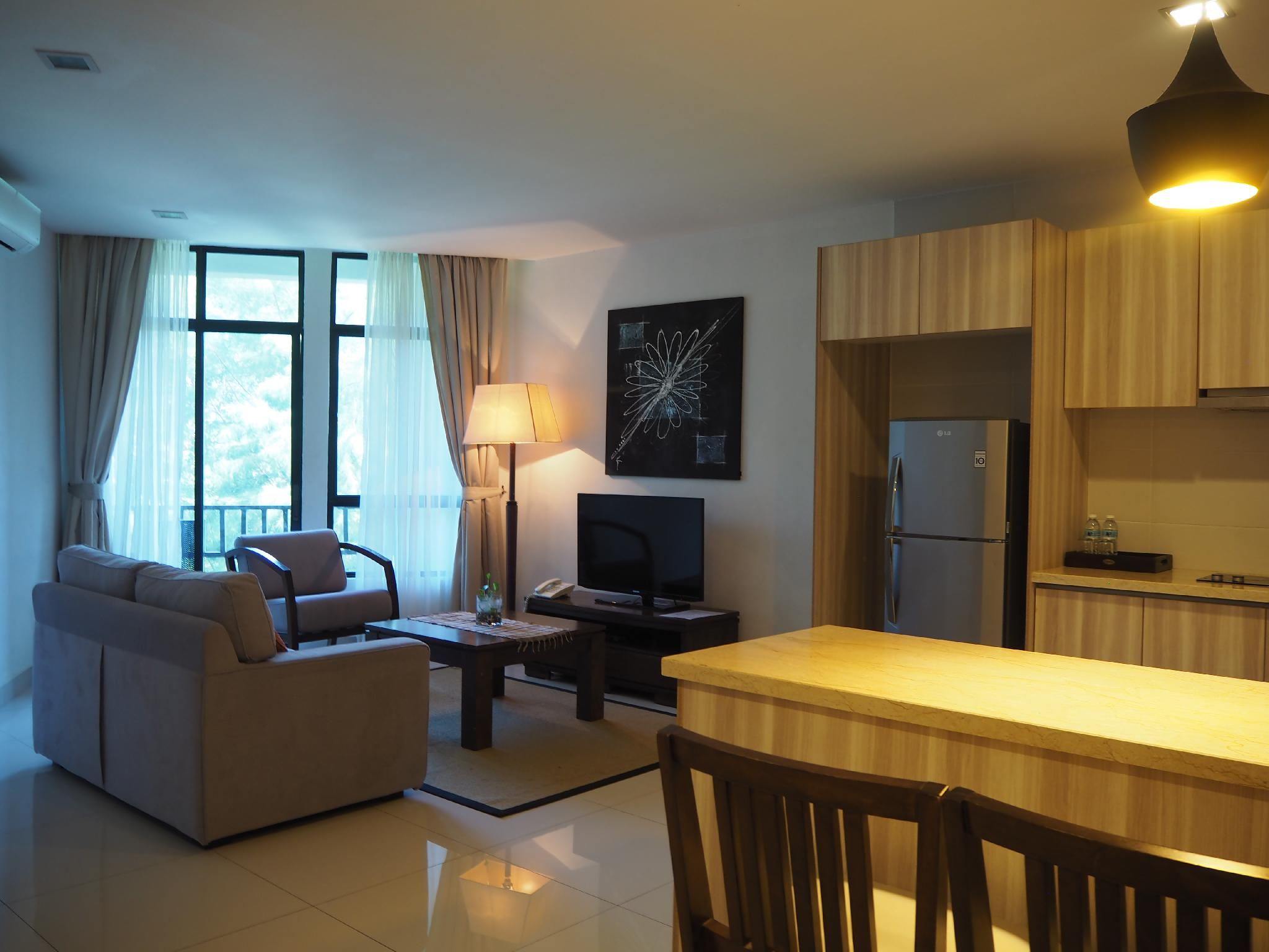 Samsuria by the Beach One Bedroom Apartment - Balcony and Partial Water View 2