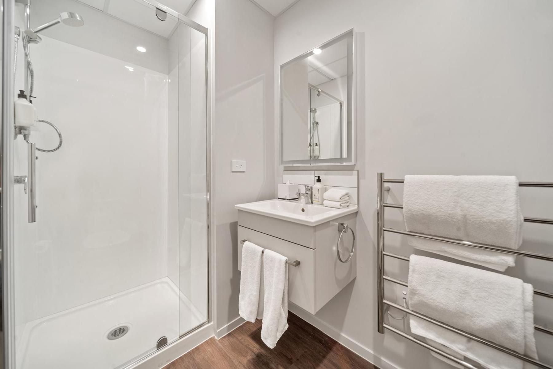 King Room, Motorway Facing