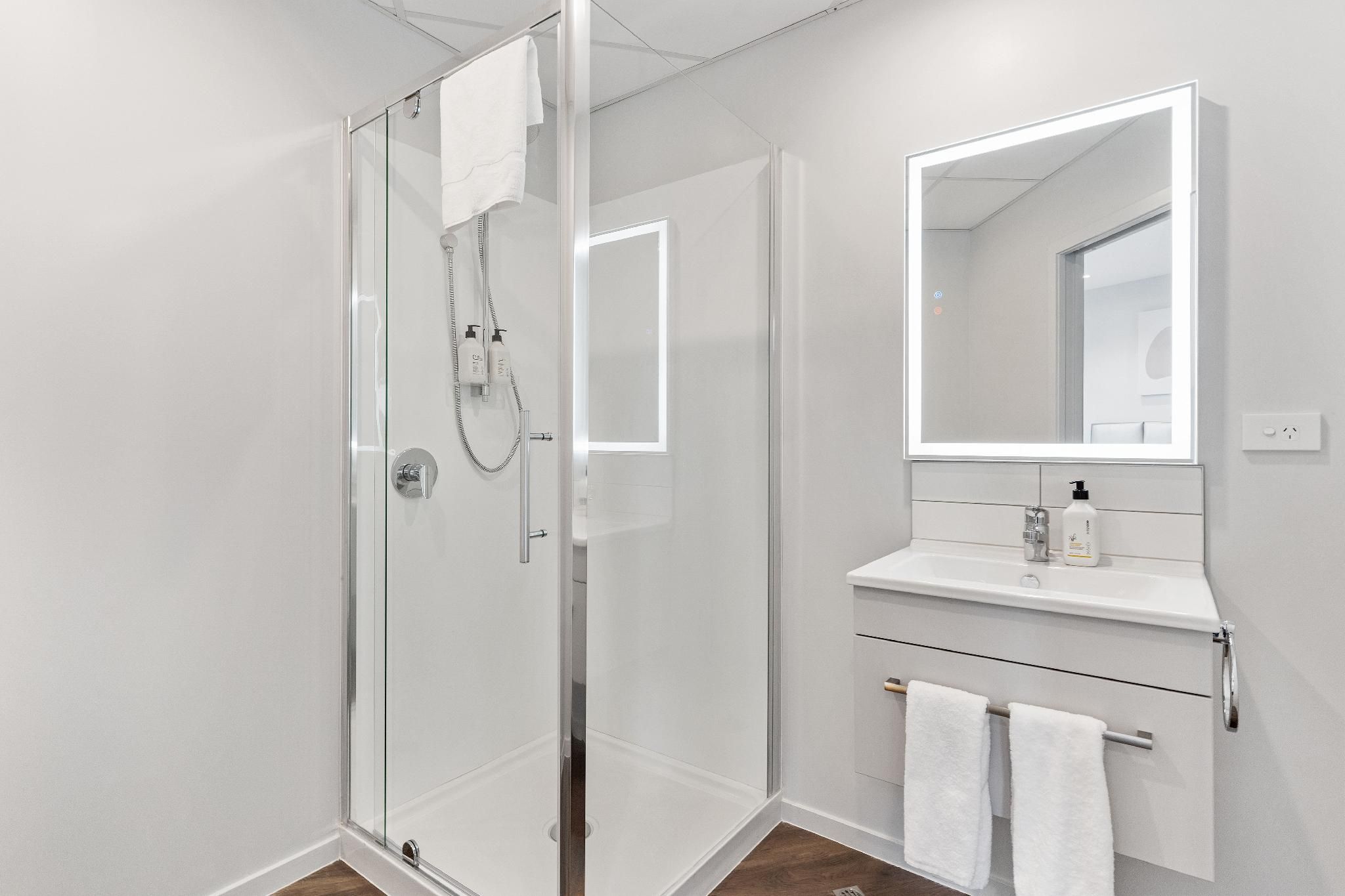 King Hotel Room, Non-Motorway Facing