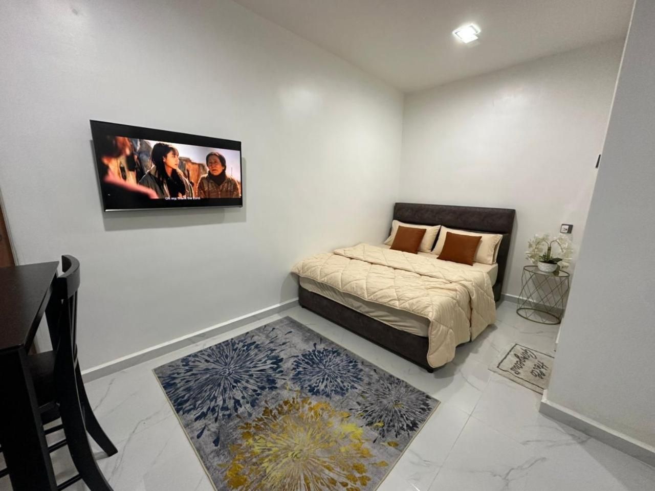 Deluxe Queen Suite