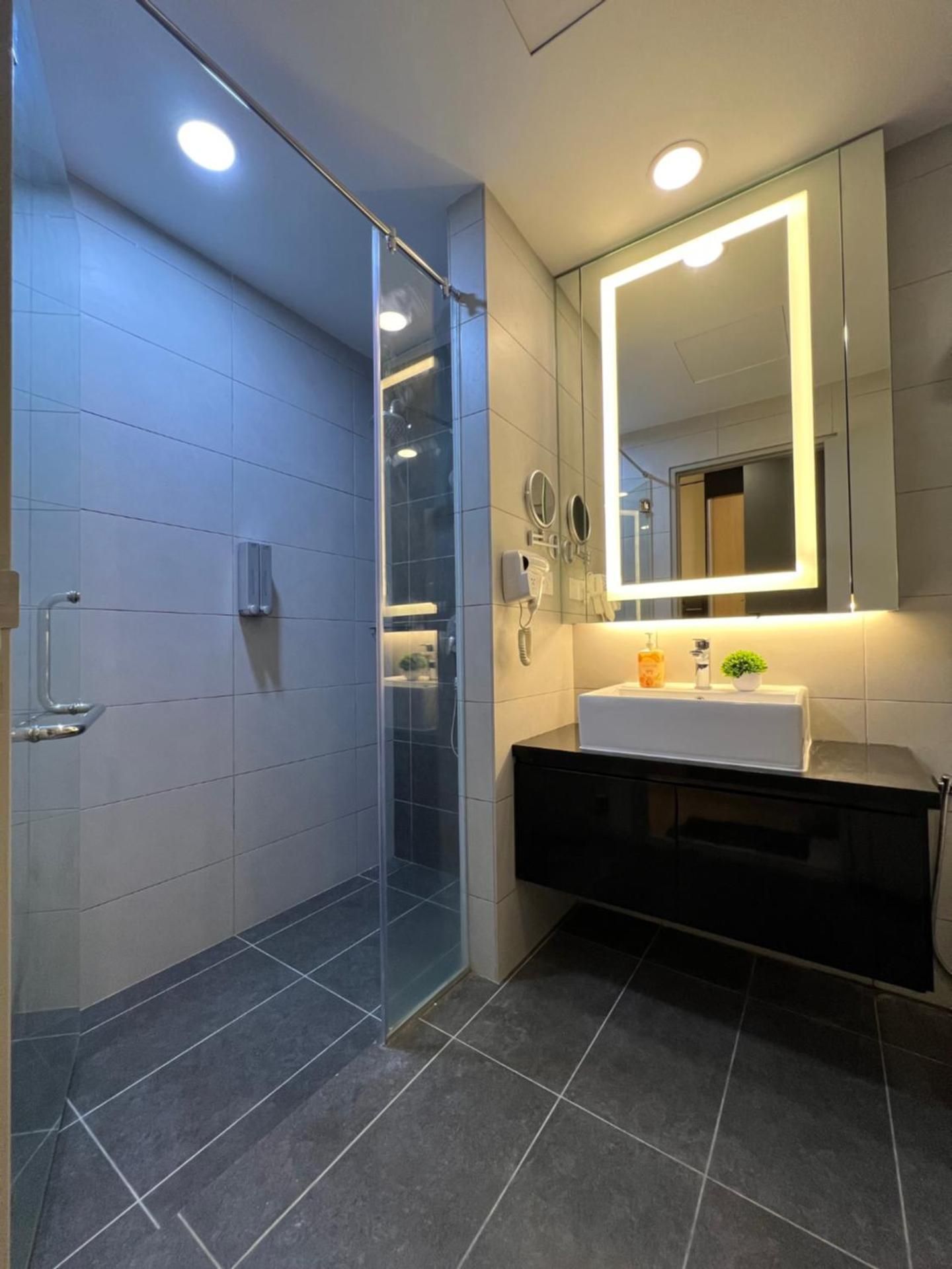 King Studio Suite