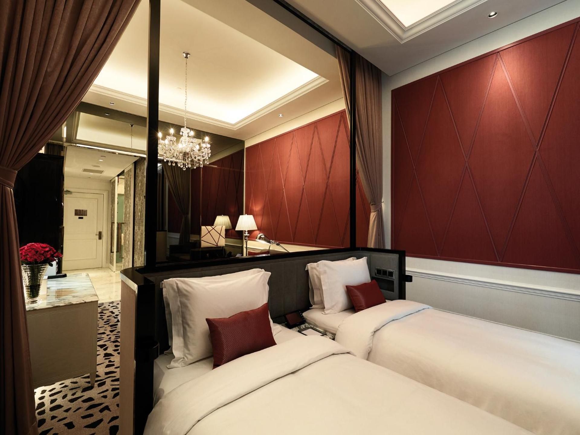 Genting SkyWorlds Theme Park Room Package at Crockfords - Superior Room (2 Standard x Genting SkyWorlds Theme Park ticket 1-day unlimited entry)