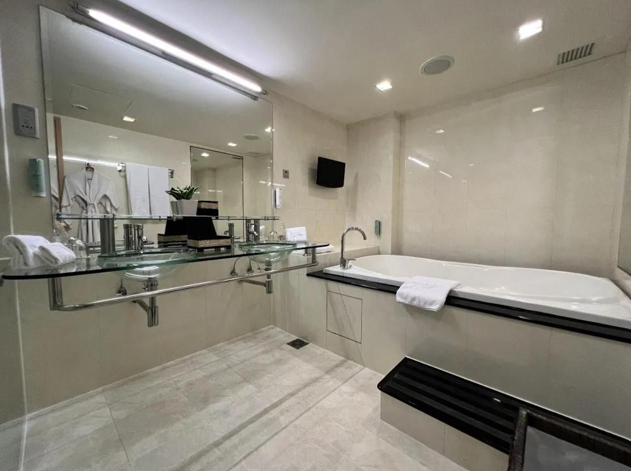 Luxury Room Package - Premier Suite