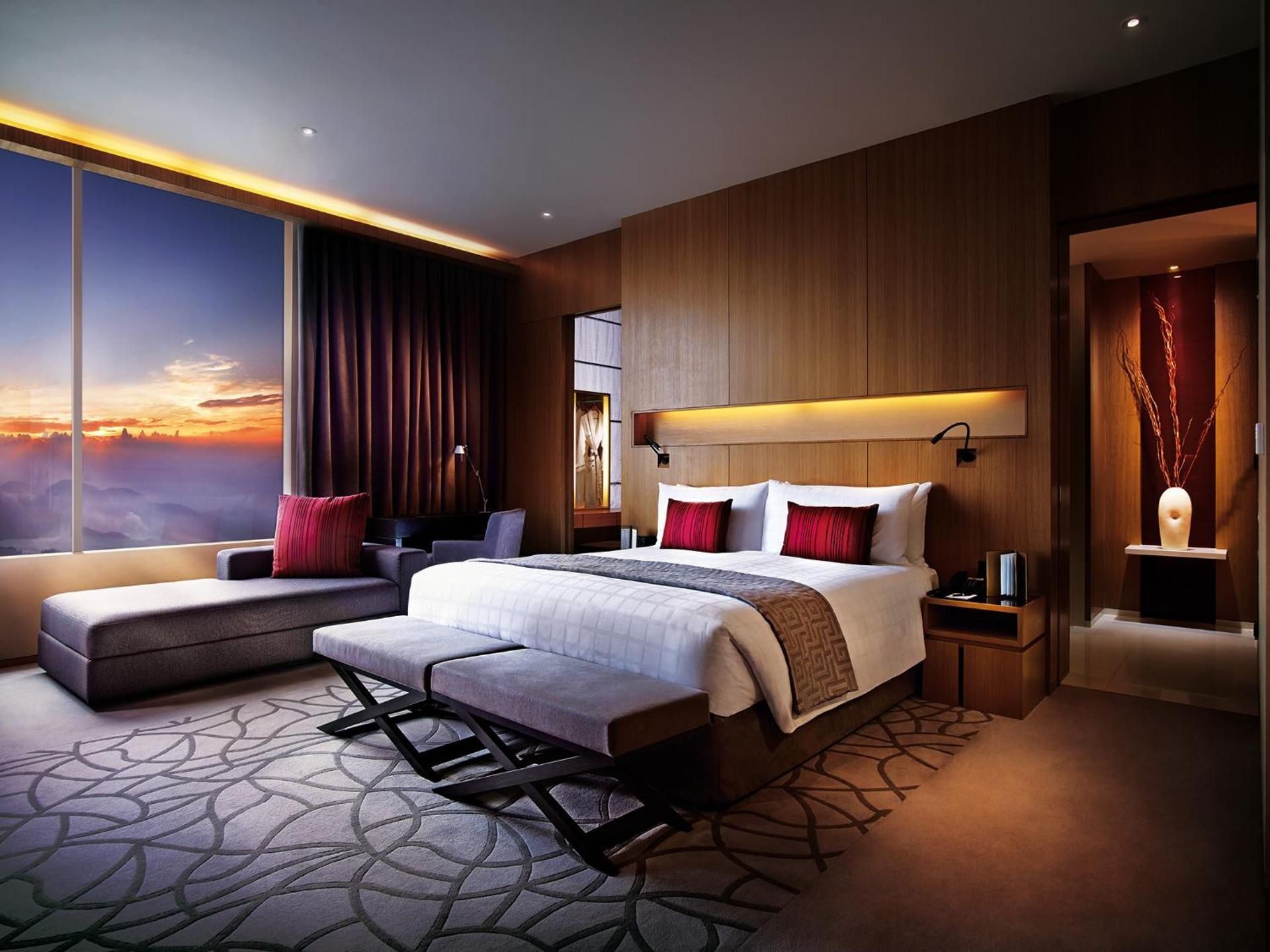 A Luxury Staycation Awaits at Highlands Hotel - Executive Suite