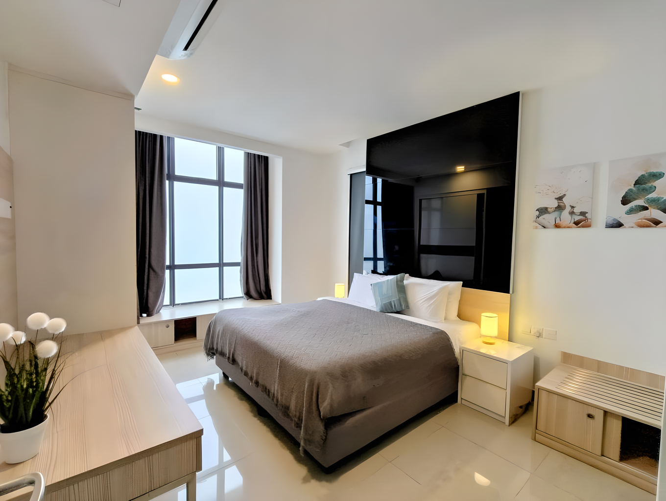 Premier Two Bedroom Apartment with Mountain View
