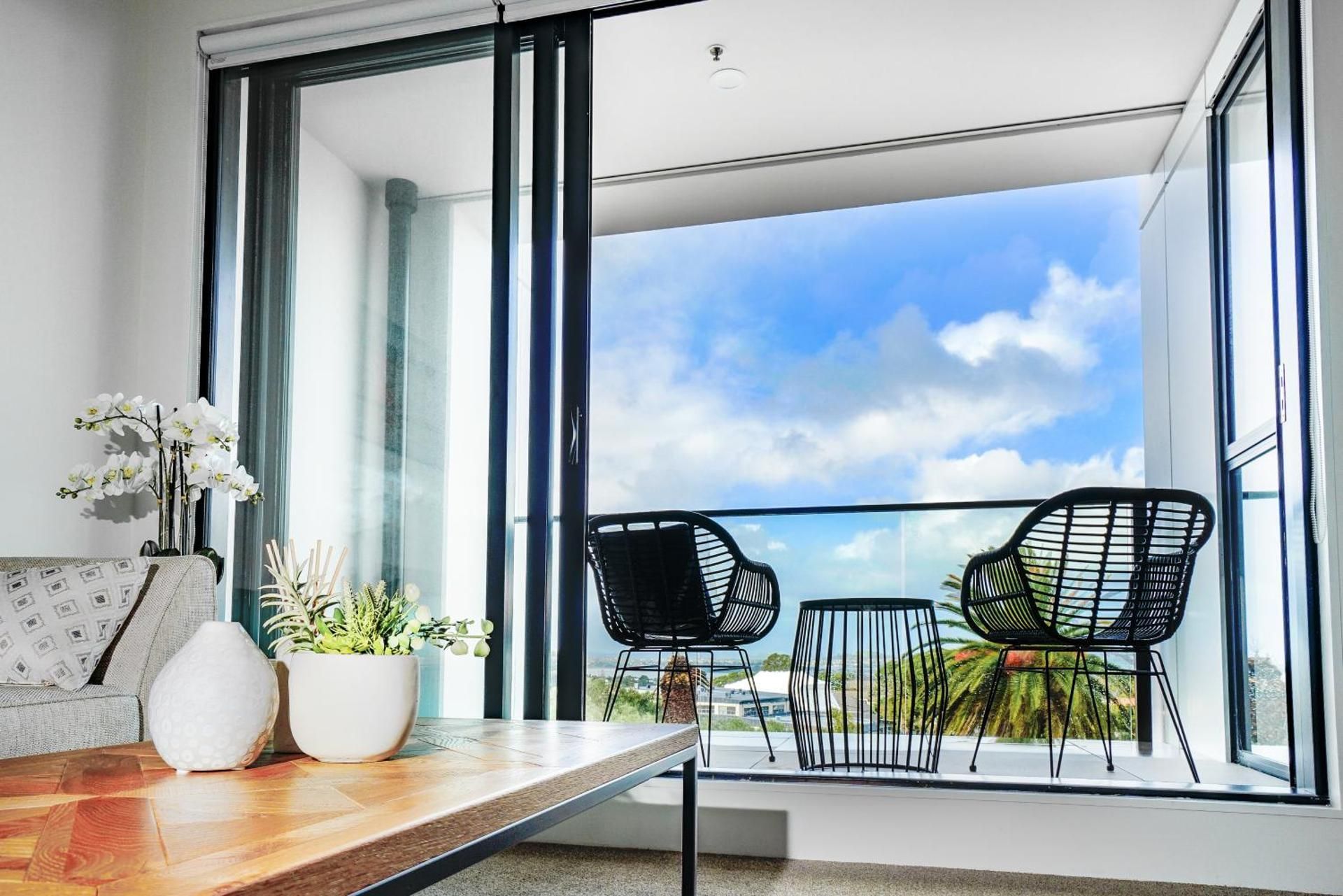 Two-Bedroom Apartment with Park and Sea View (10)