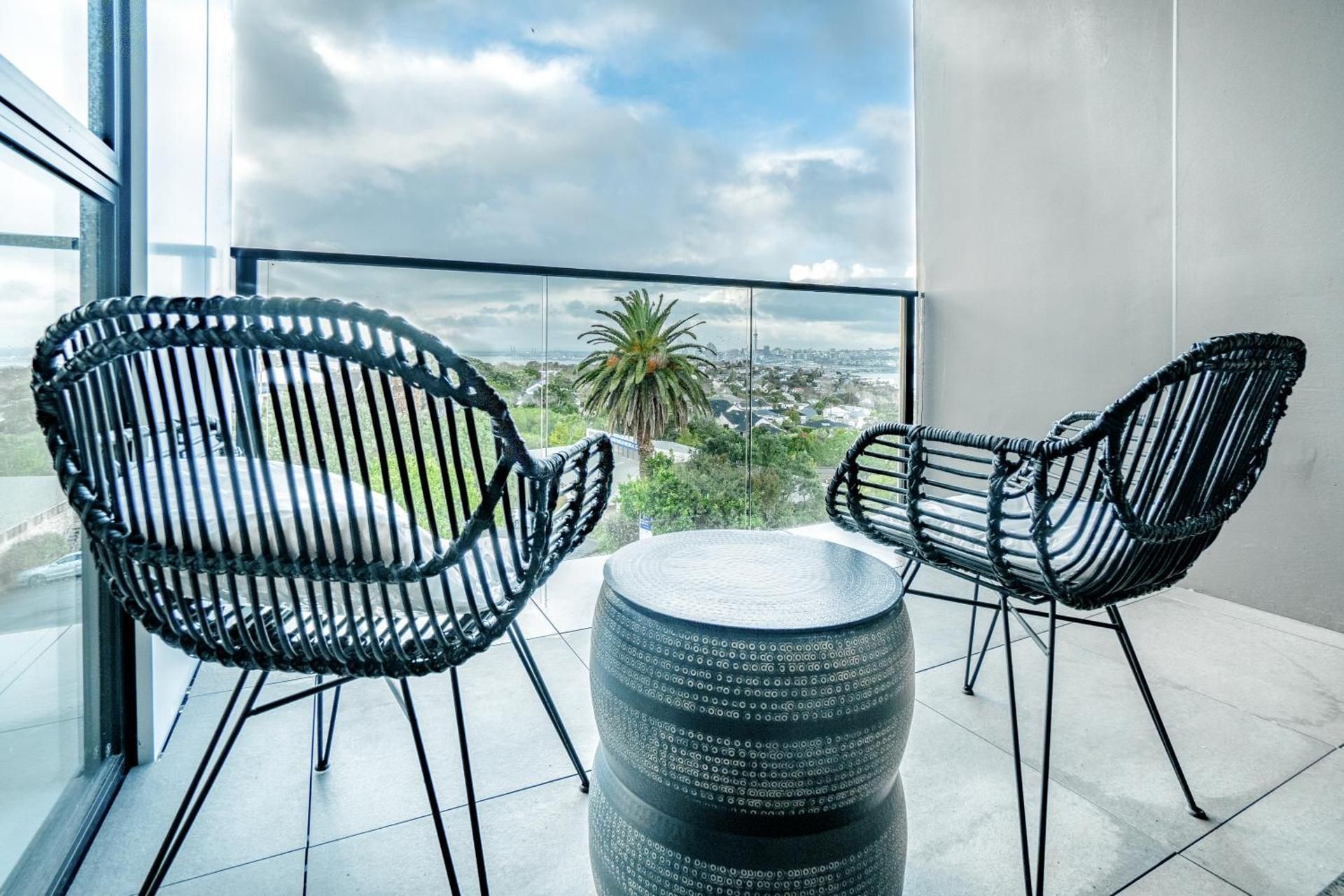 Two-Bedroom Apartment (3 adults) with Sunrise and Sunset View (1)