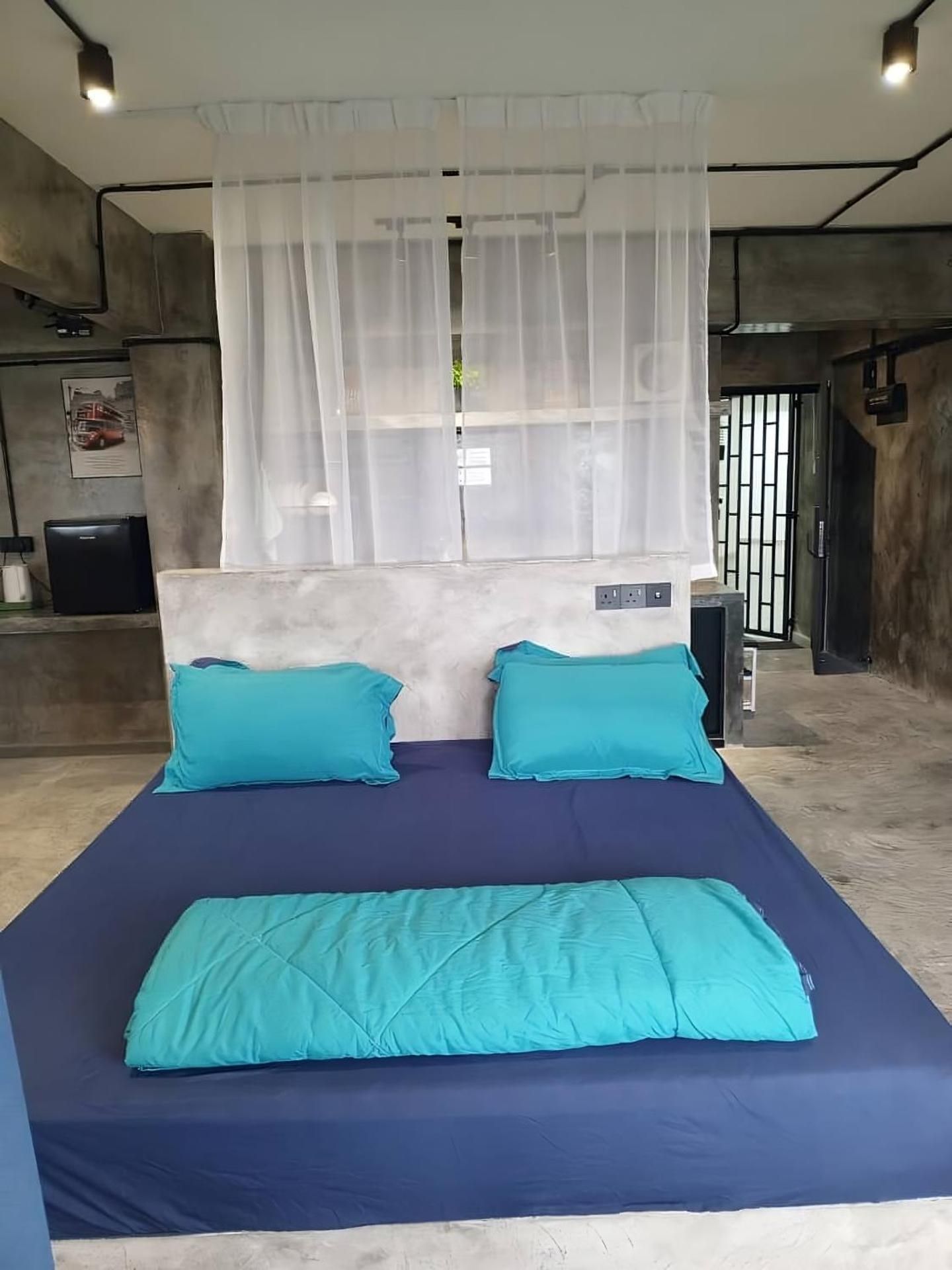 Deluxe Room (2 Adults + 1 Child)