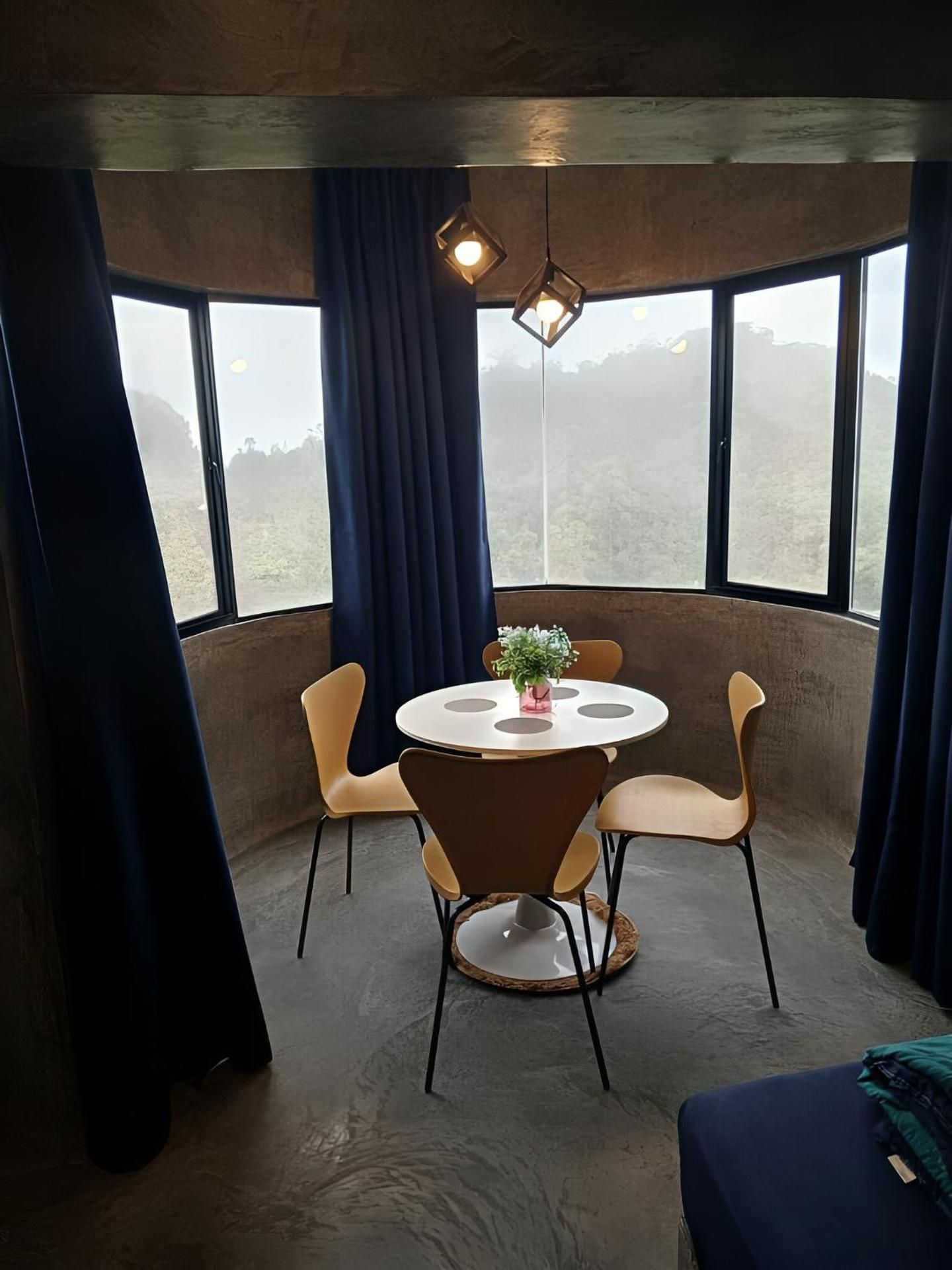 Deluxe Room (2 Adults + 1 Child)