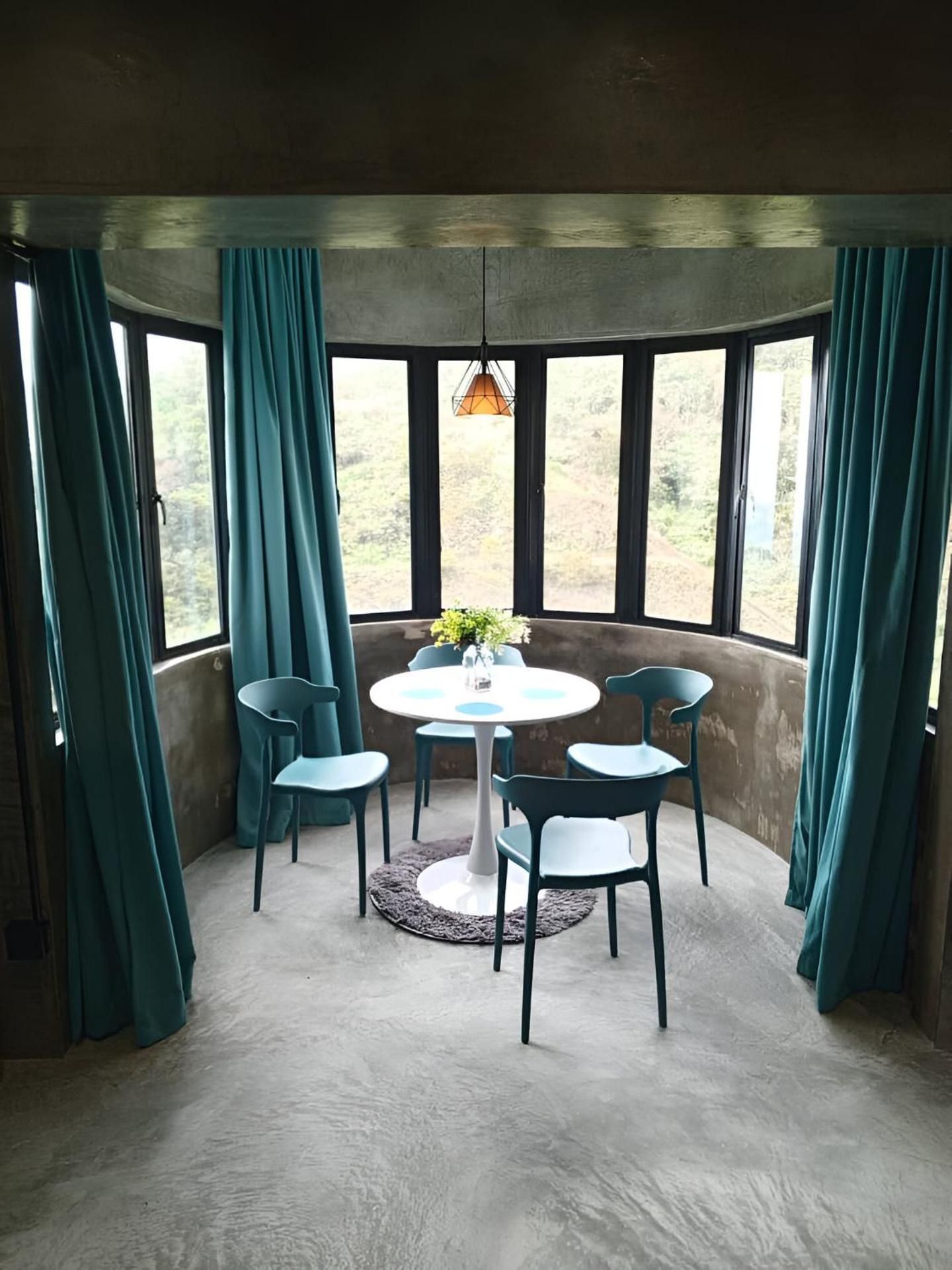 Deluxe Double or Twin Room with Mountain View