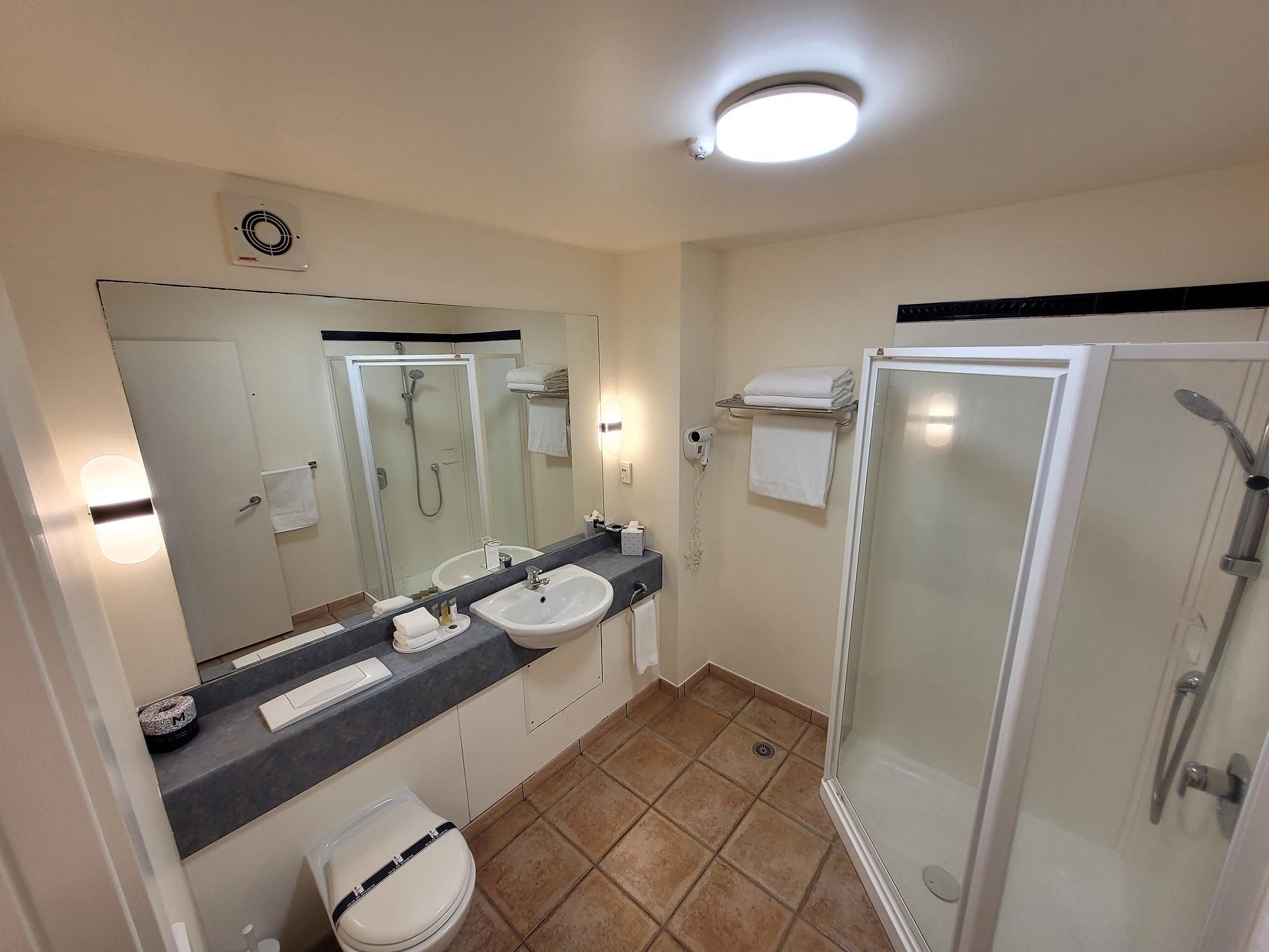 Studio with Queen Bed and Kitchenette