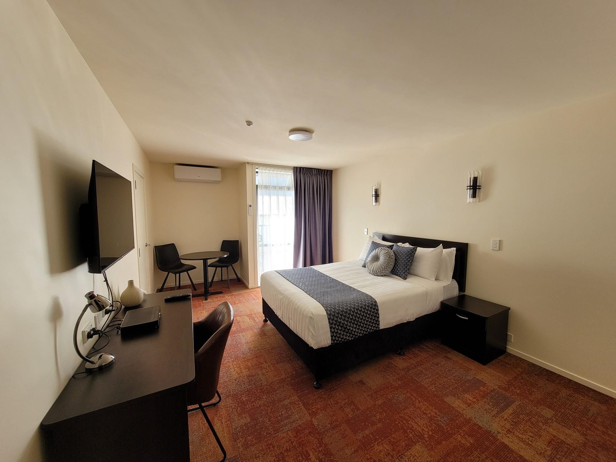 Studio with Queen Bed and Kitchenette