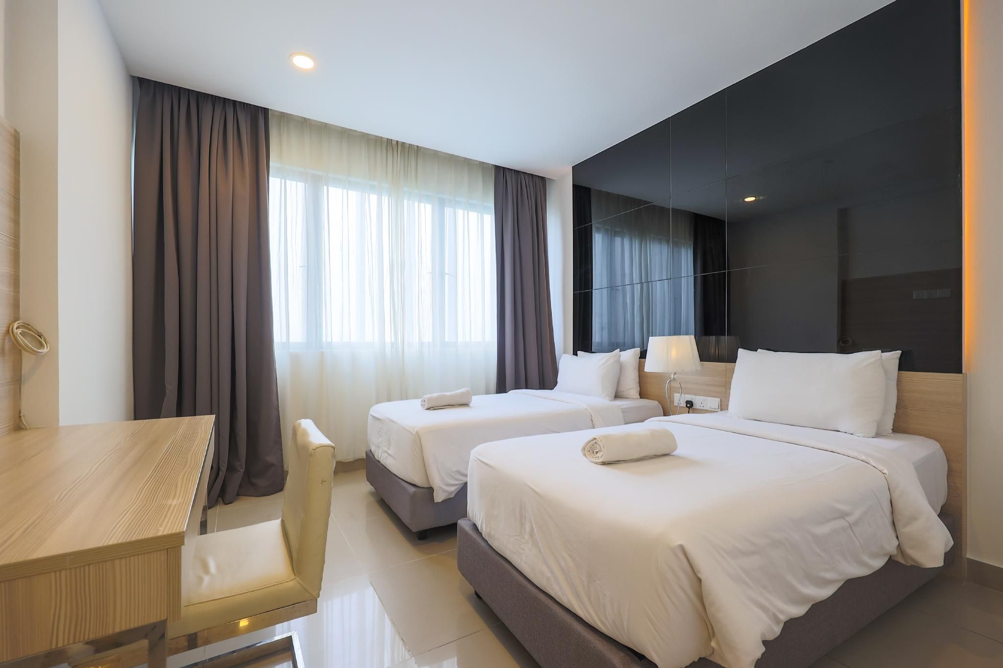 Ion Delemen Apartment Breezy Homes Two Bedroom Apartment - Dual Key