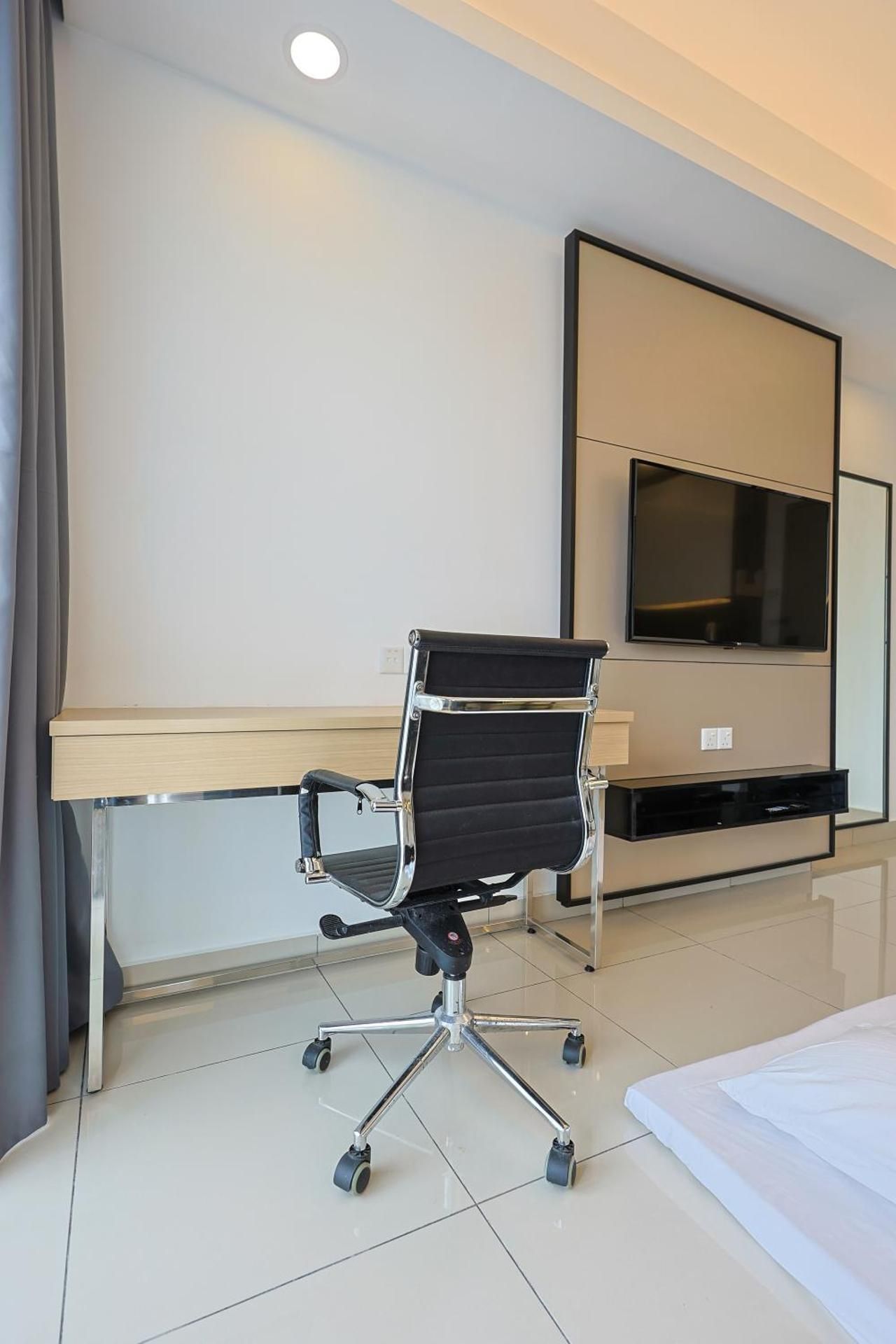 One-Bedroom Apartment with Balcony