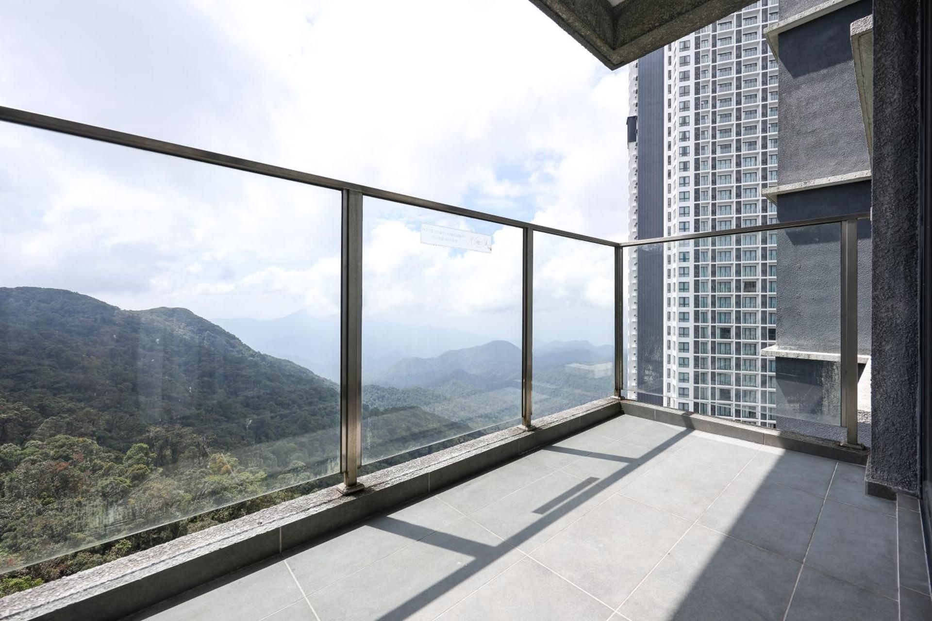 One-Bedroom Apartment with Balcony