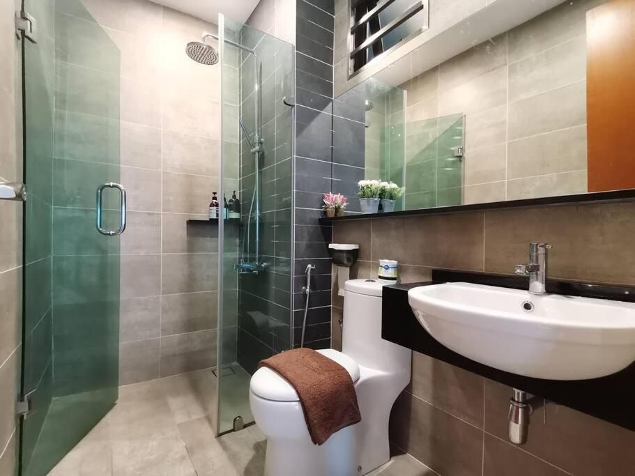 Apartment with Mountain View