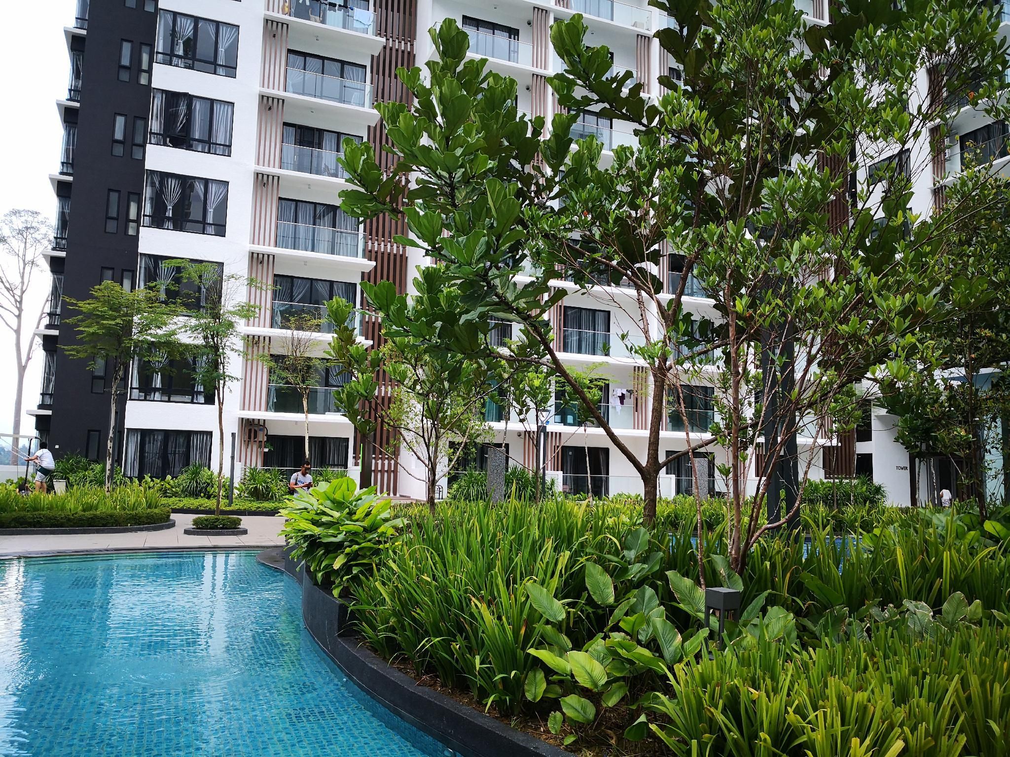 swimming pool [outdoor]