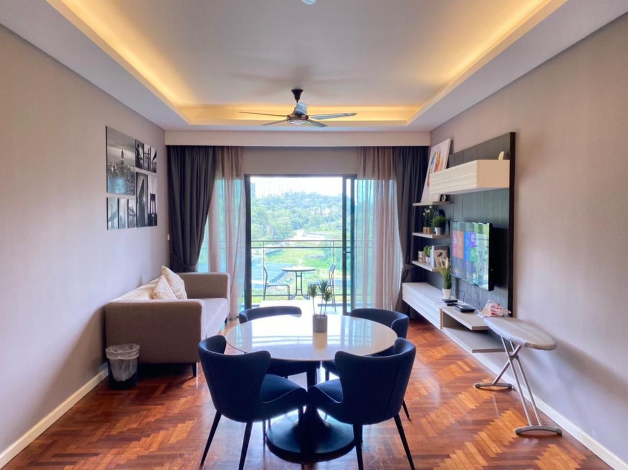 3-Bedroom Signature Suite with 3 Bathroom
