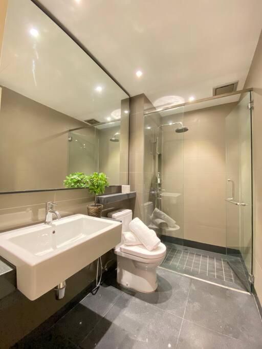 3-Bedroom Apartment with Balcony