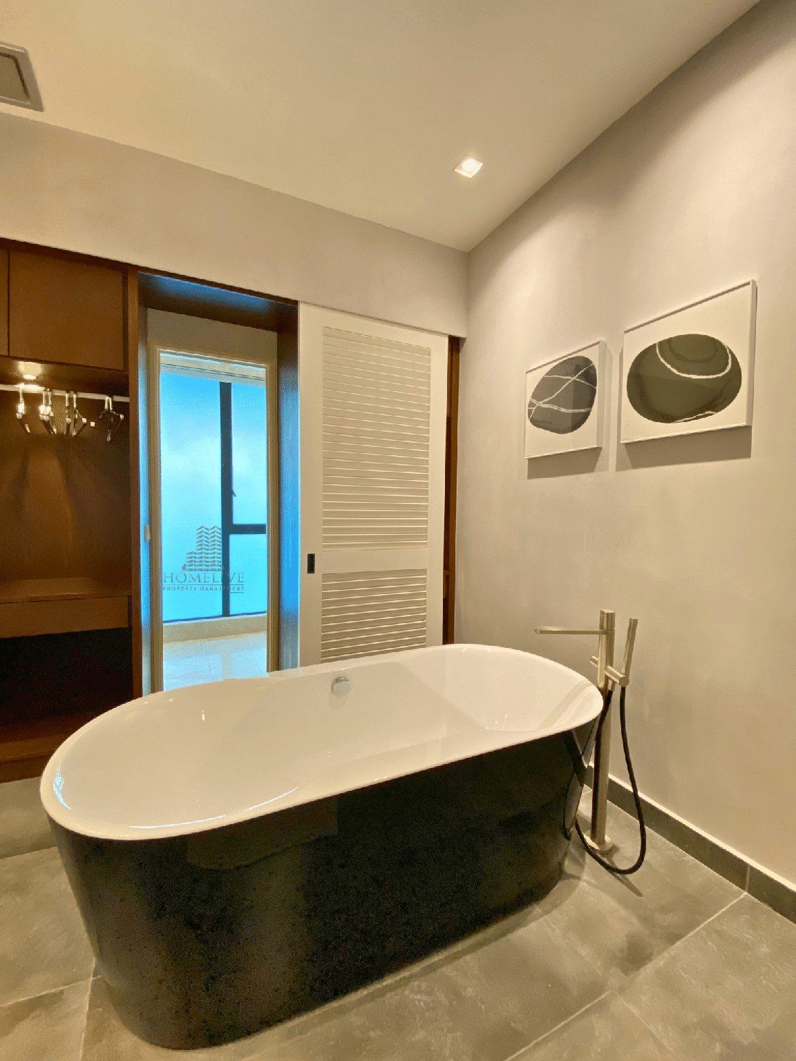 Penthouse With 4 Private Parking