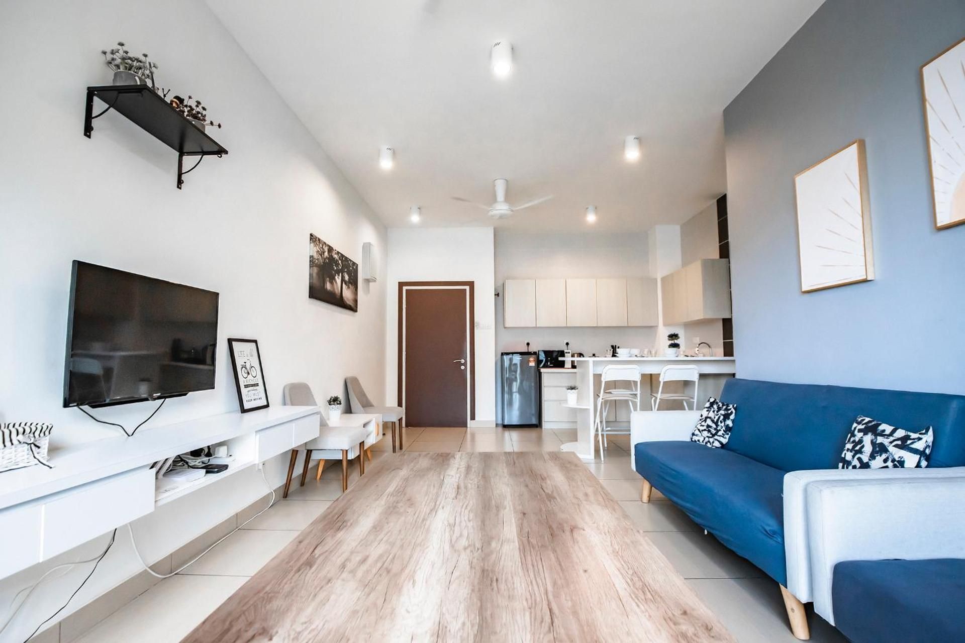 shared lounge/tv area