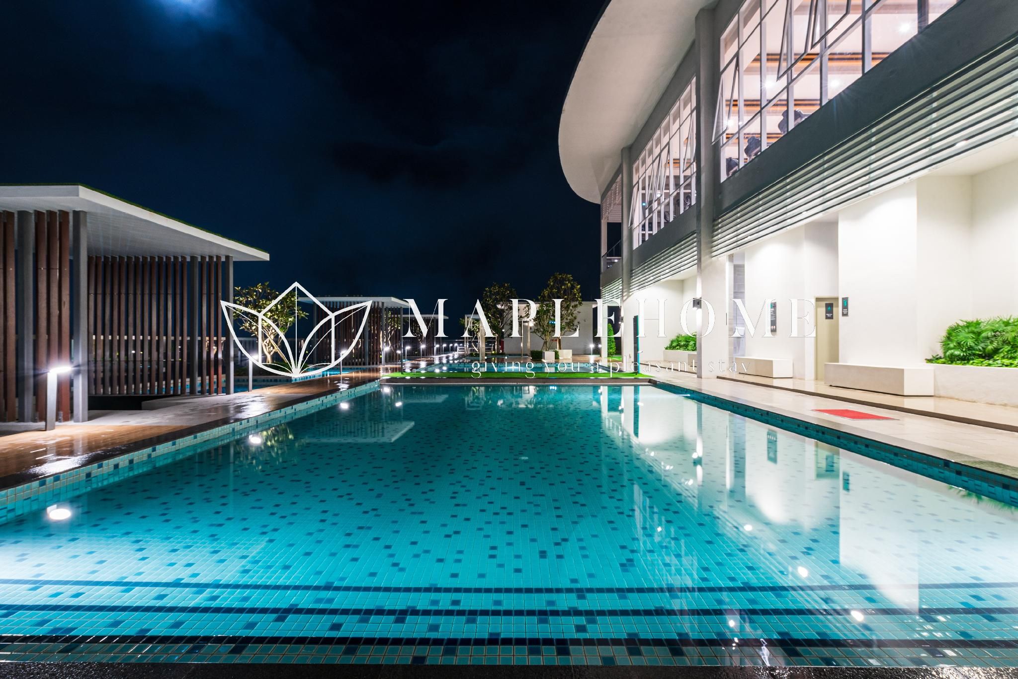 swimming pool [outdoor]