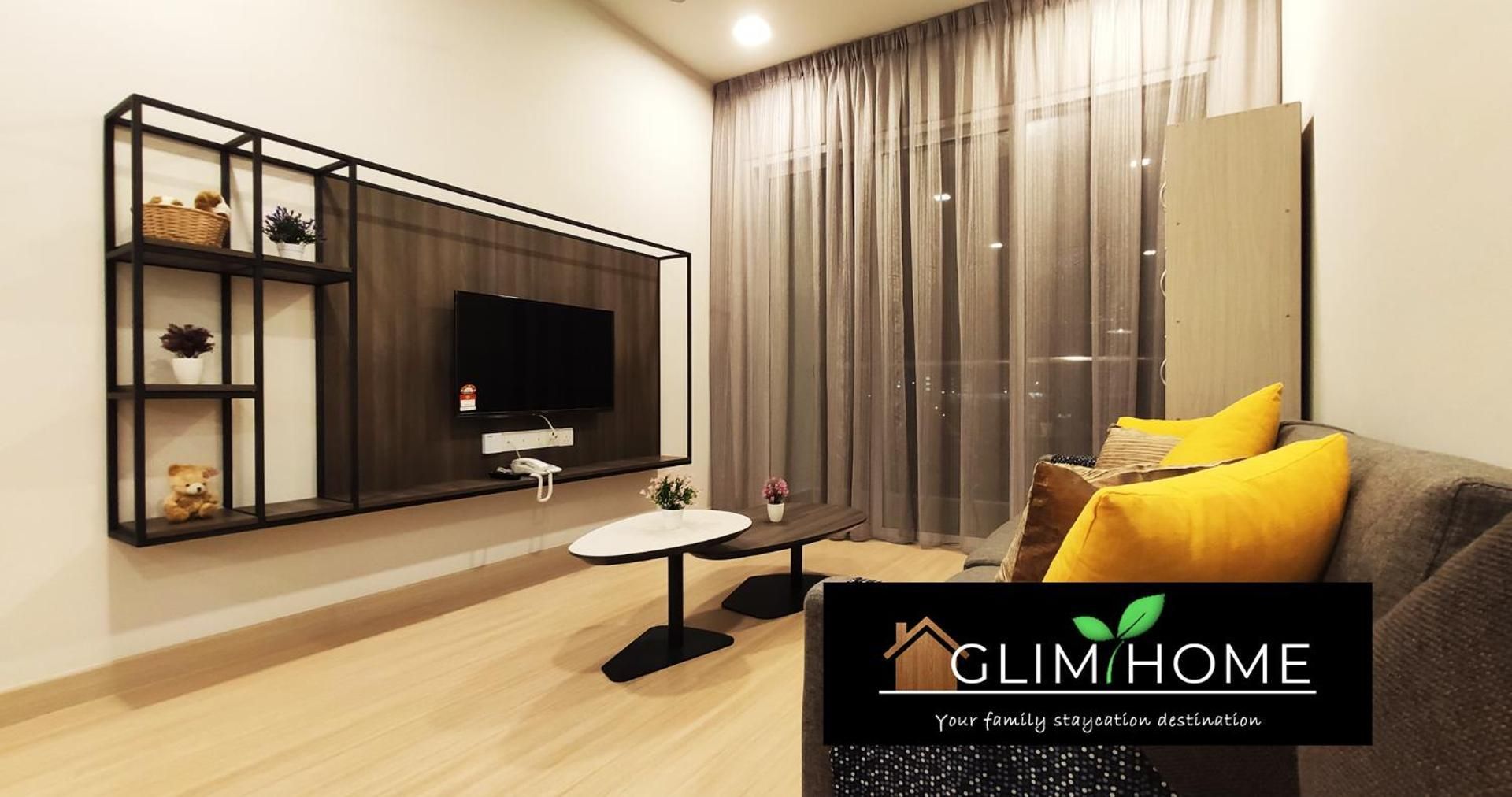 shared lounge/tv area