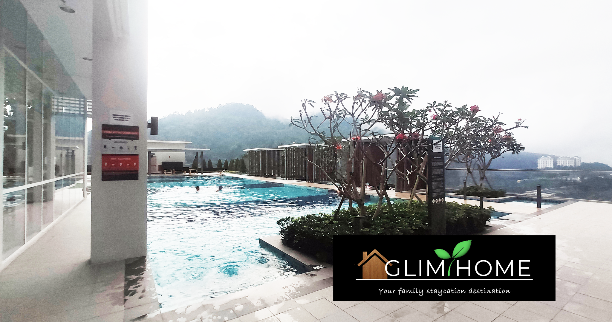 swimming pool [outdoor]