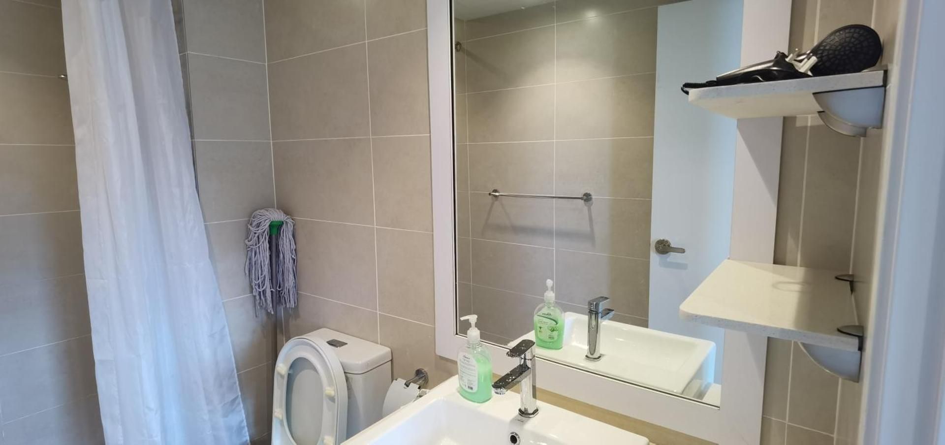 Apartment with Mountain View