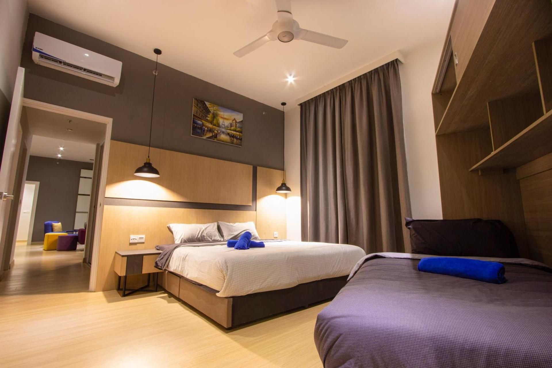 Apartment with Mountain View