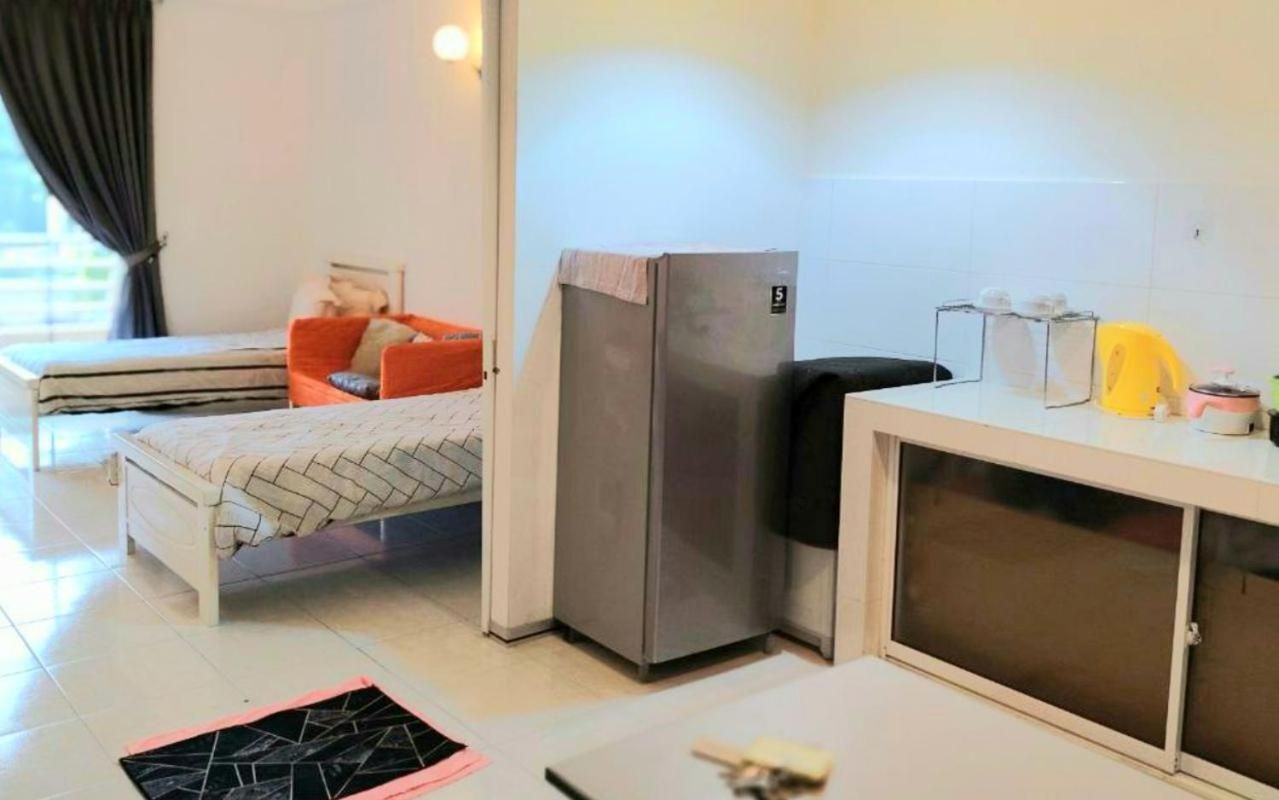 One-Bedroom Apartment with Balcony