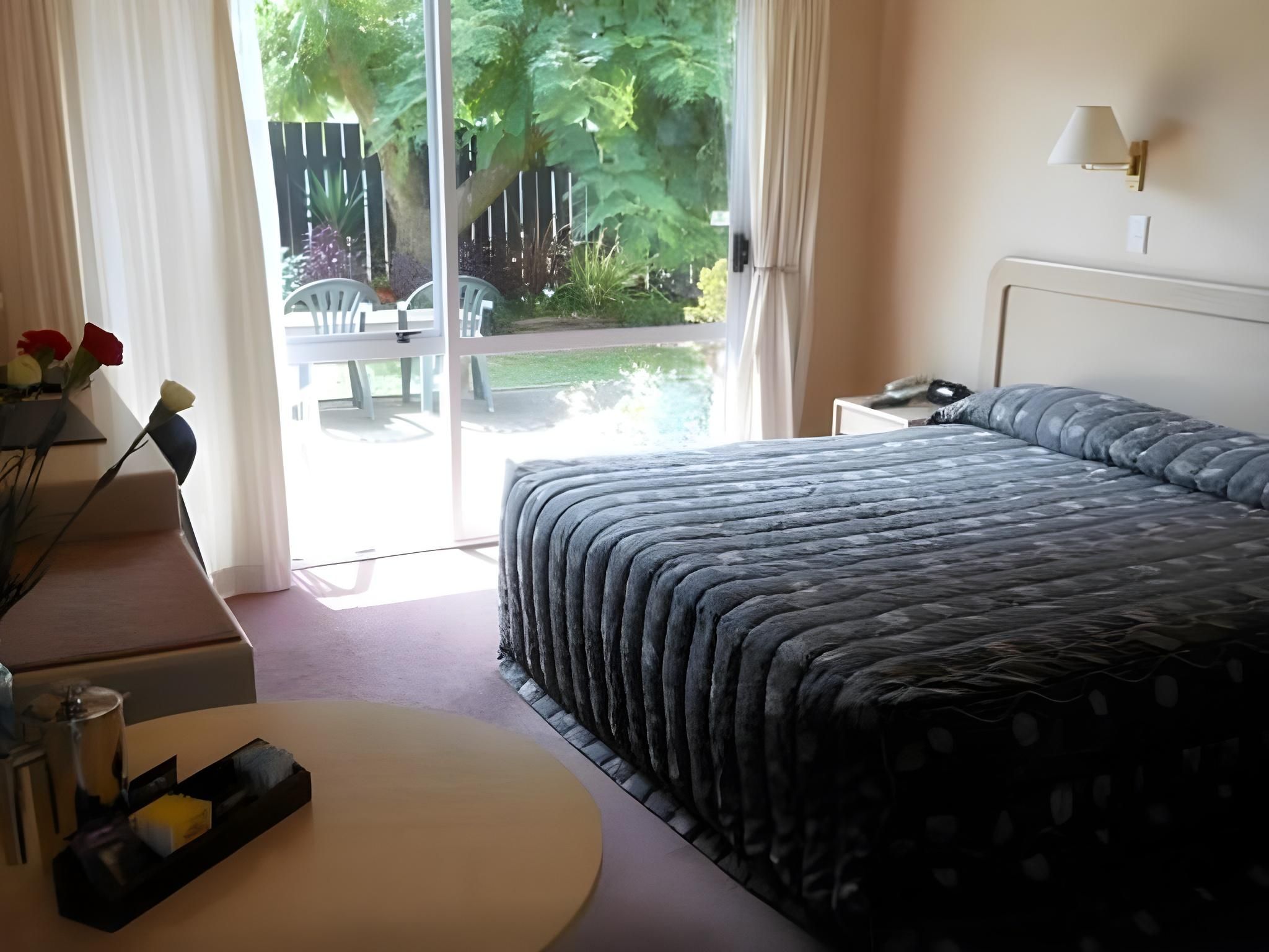 Standard Twin Studio