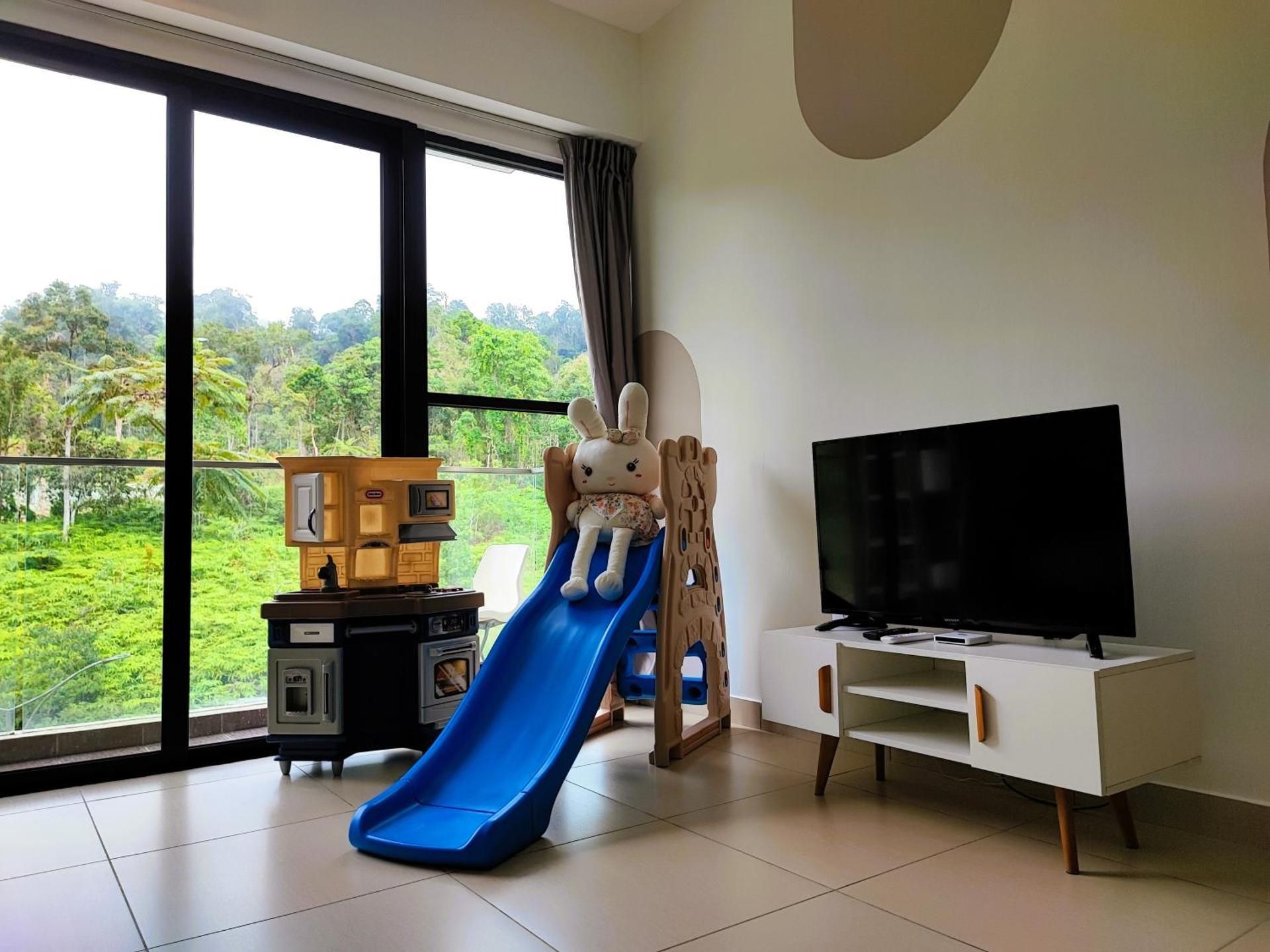 shared lounge/tv area