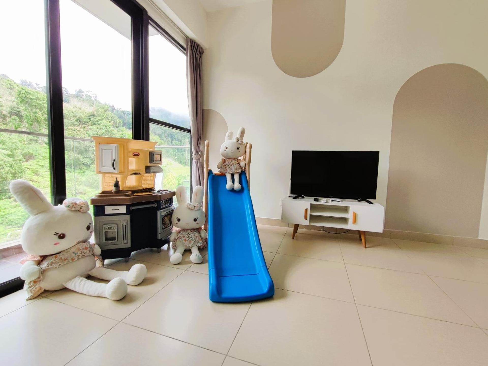 shared lounge/tv area