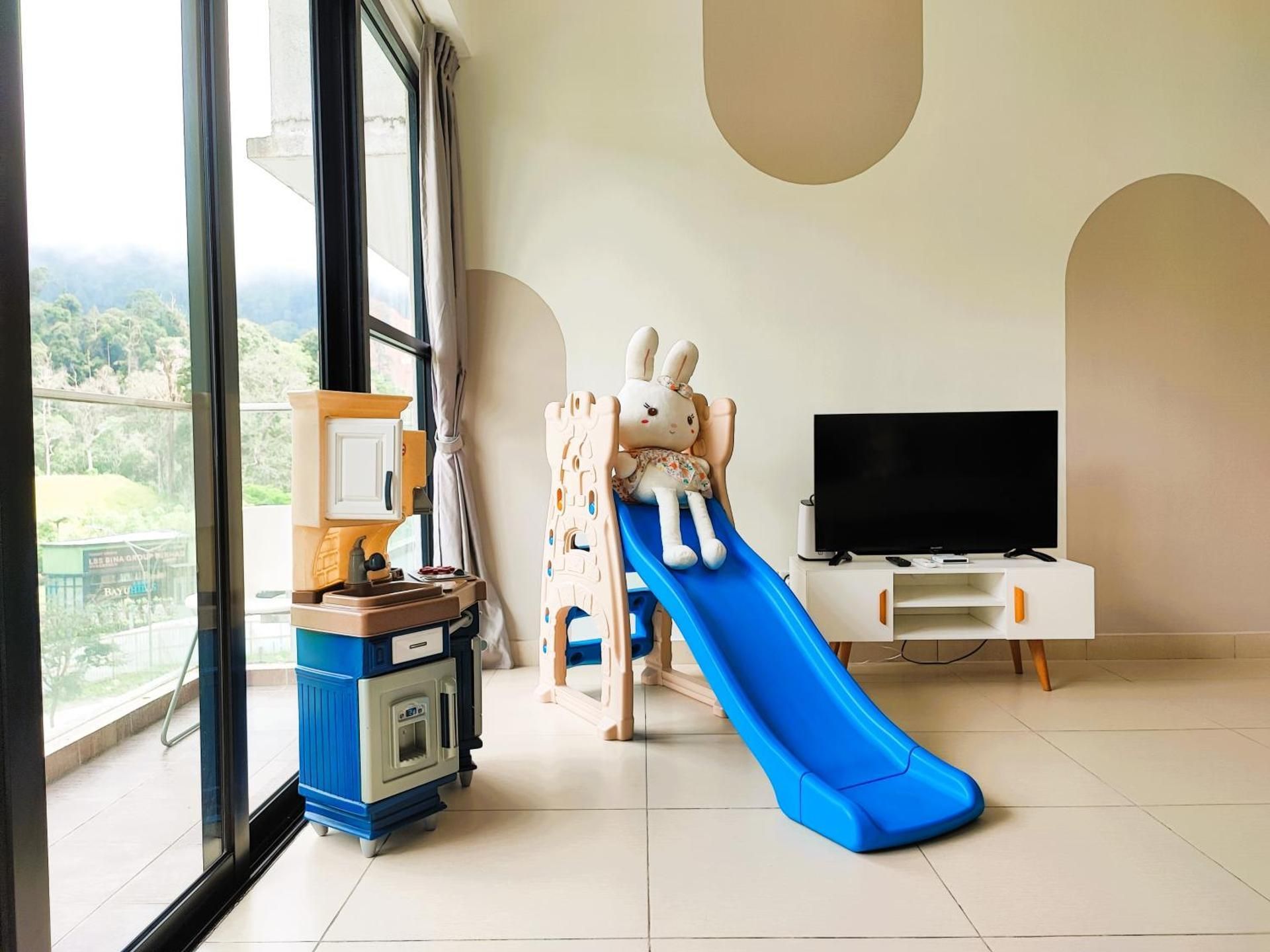 shared lounge/tv area