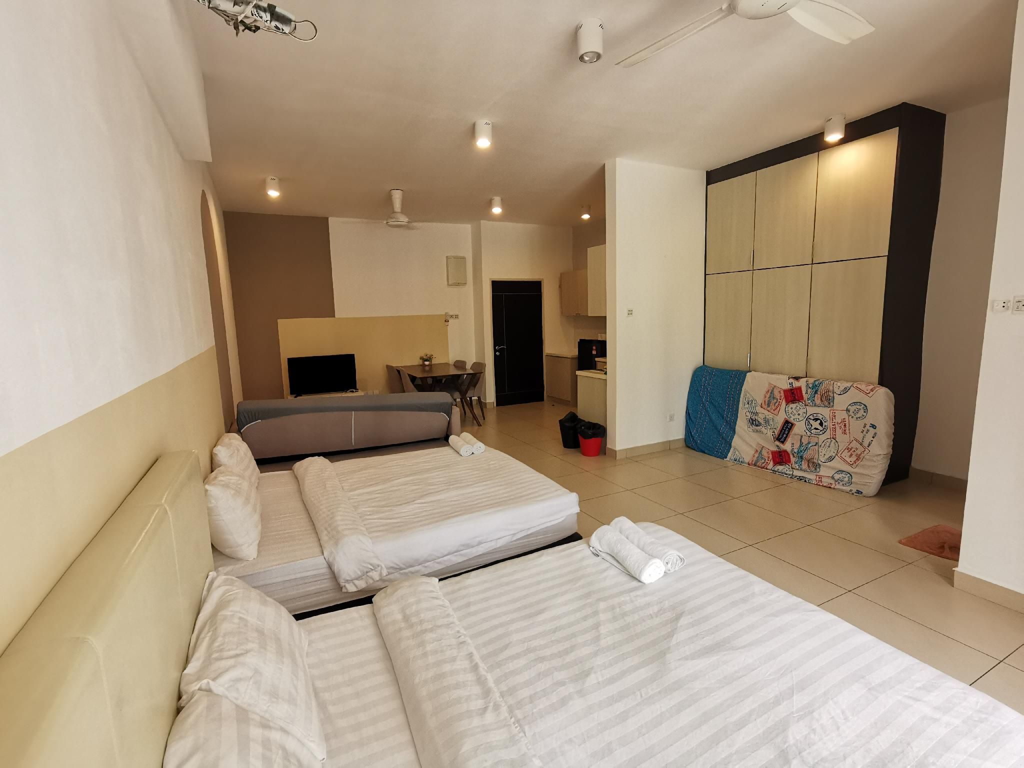 Low Floor Standard Twin Room
