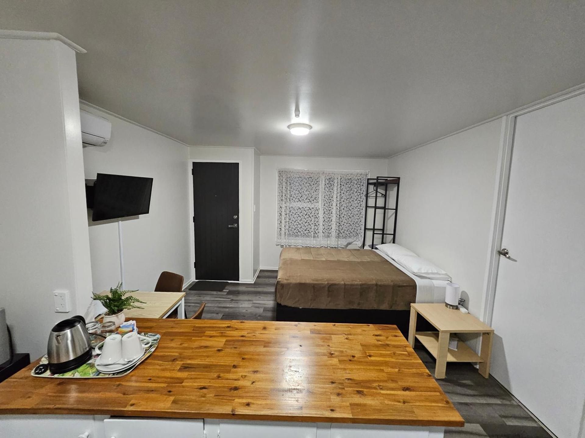 Deluxe Studio